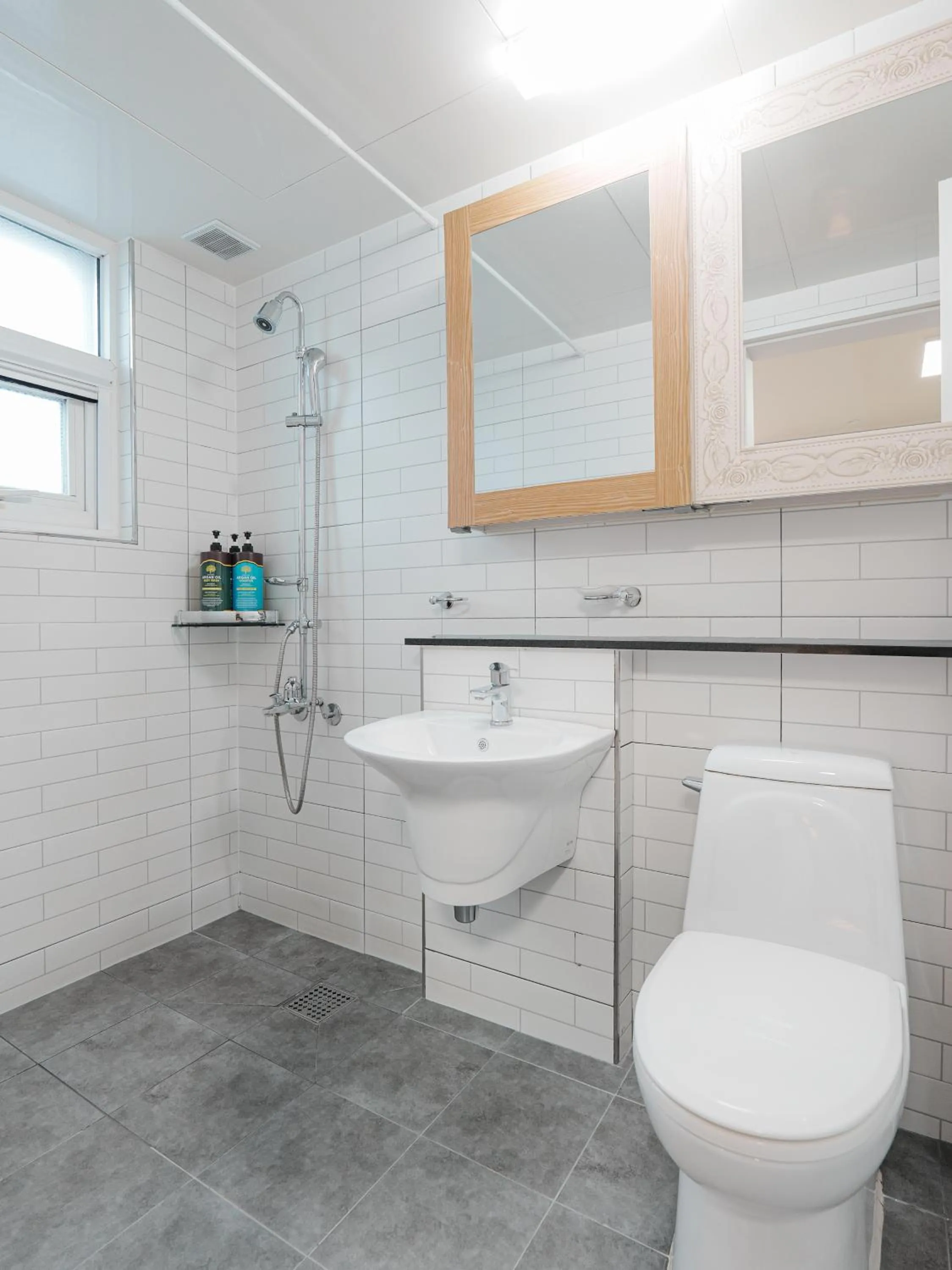 Bathroom in 인천공항 게스트하우스 레인부츠