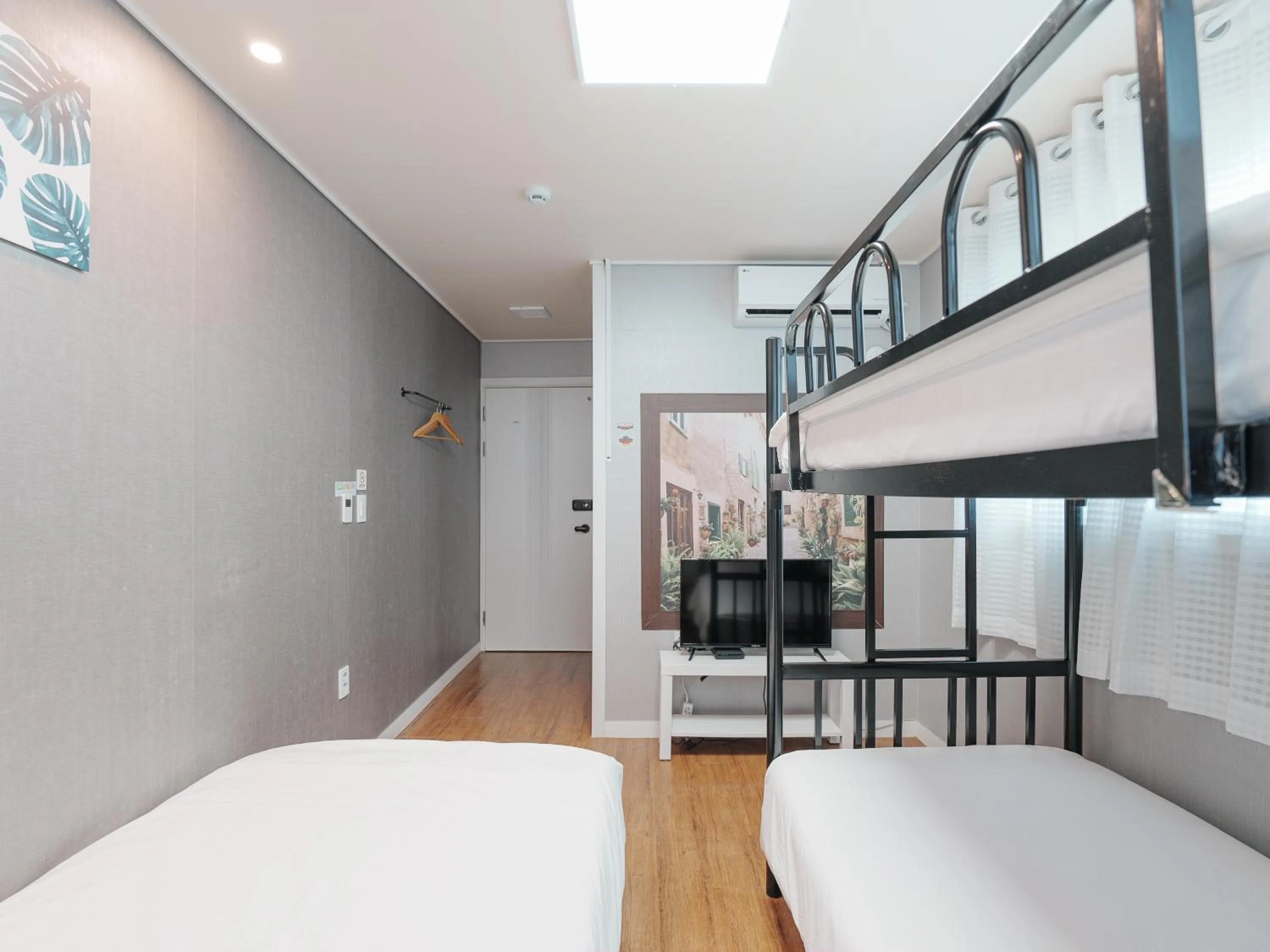 Bedroom, Bed in 인천공항 게스트하우스 레인부츠