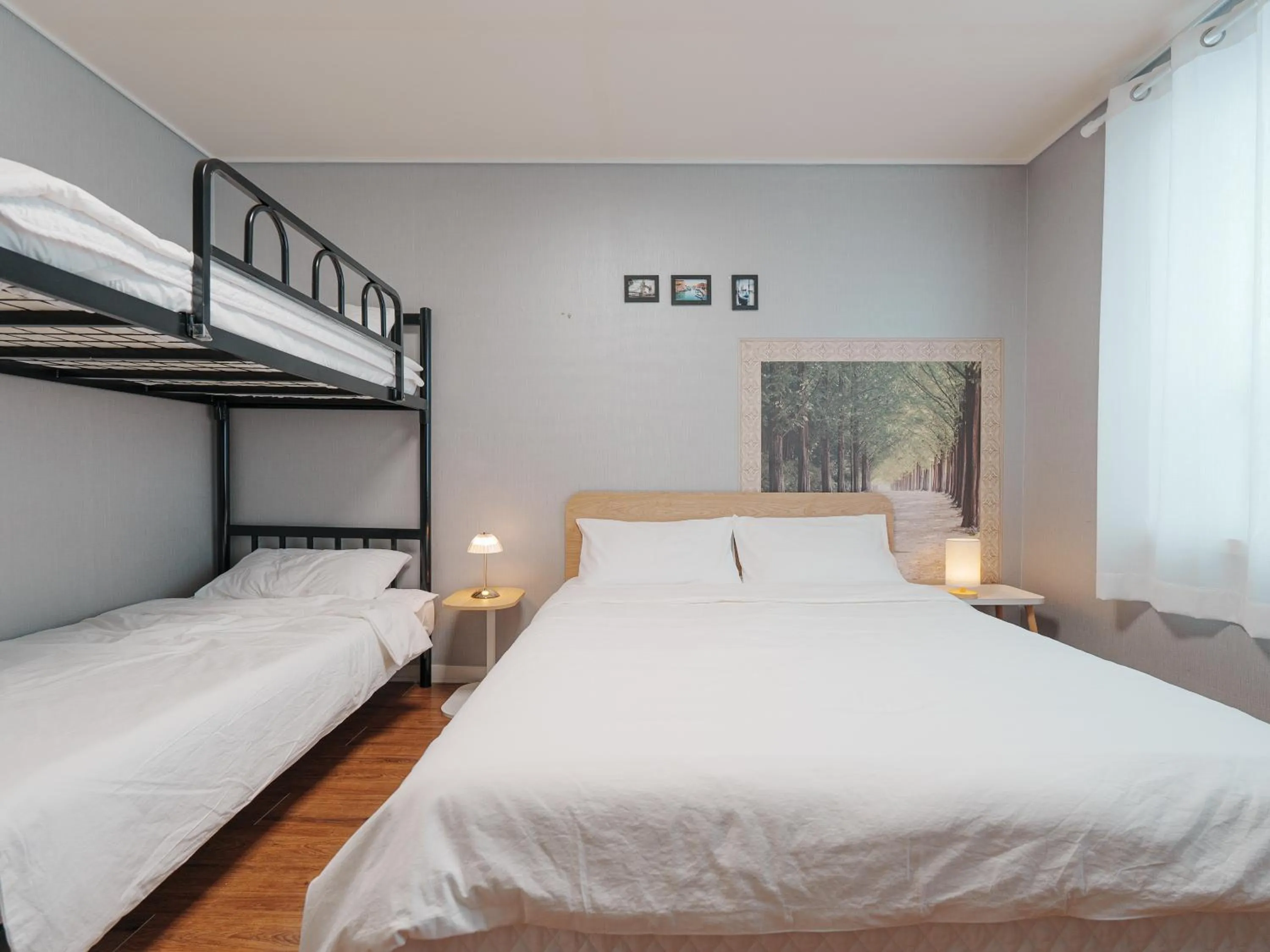 Bedroom, Bed in 인천공항 게스트하우스 레인부츠