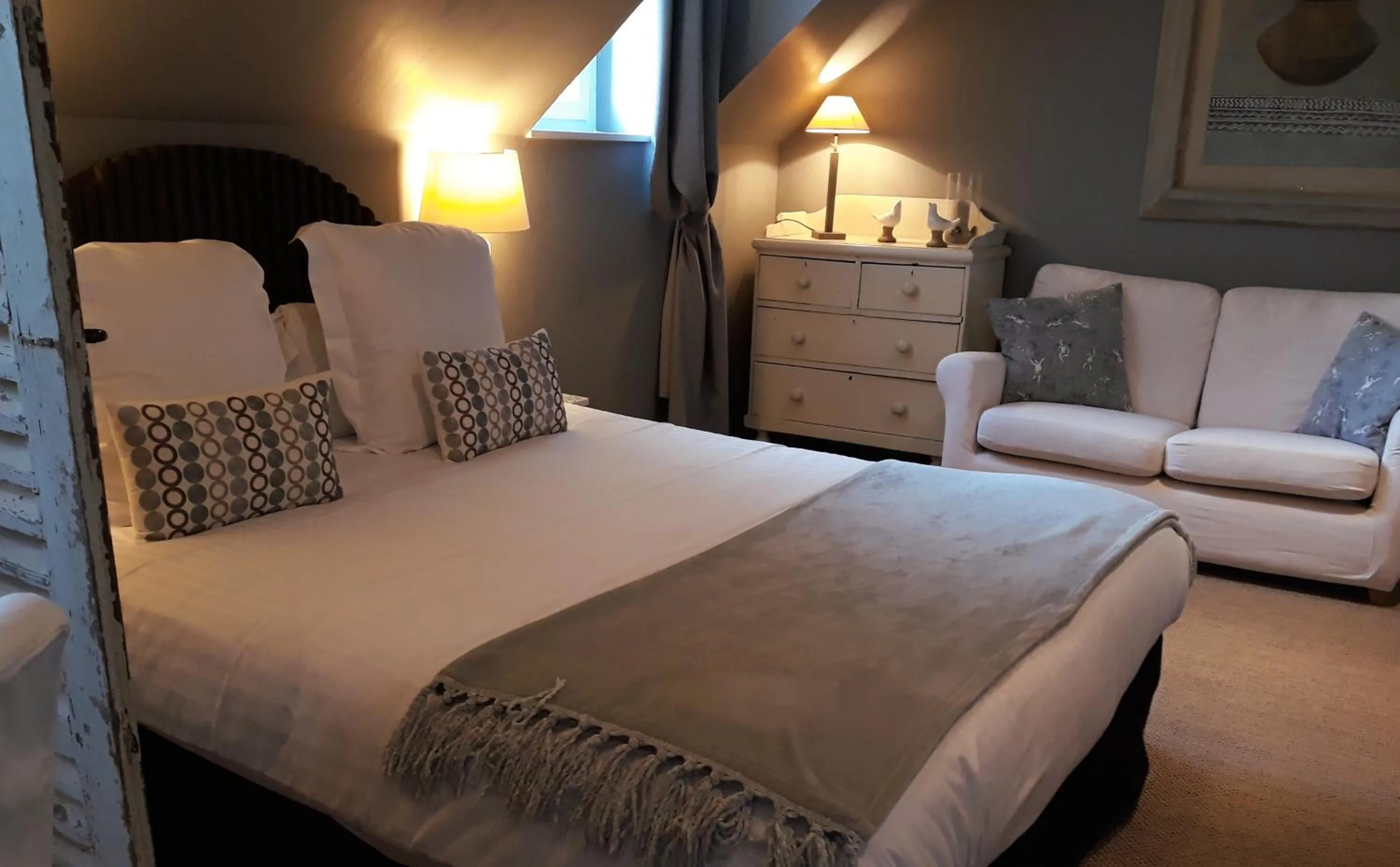 Photo of the whole room, Bed in Chambres d'Hôtes Maison La Porte Rouge