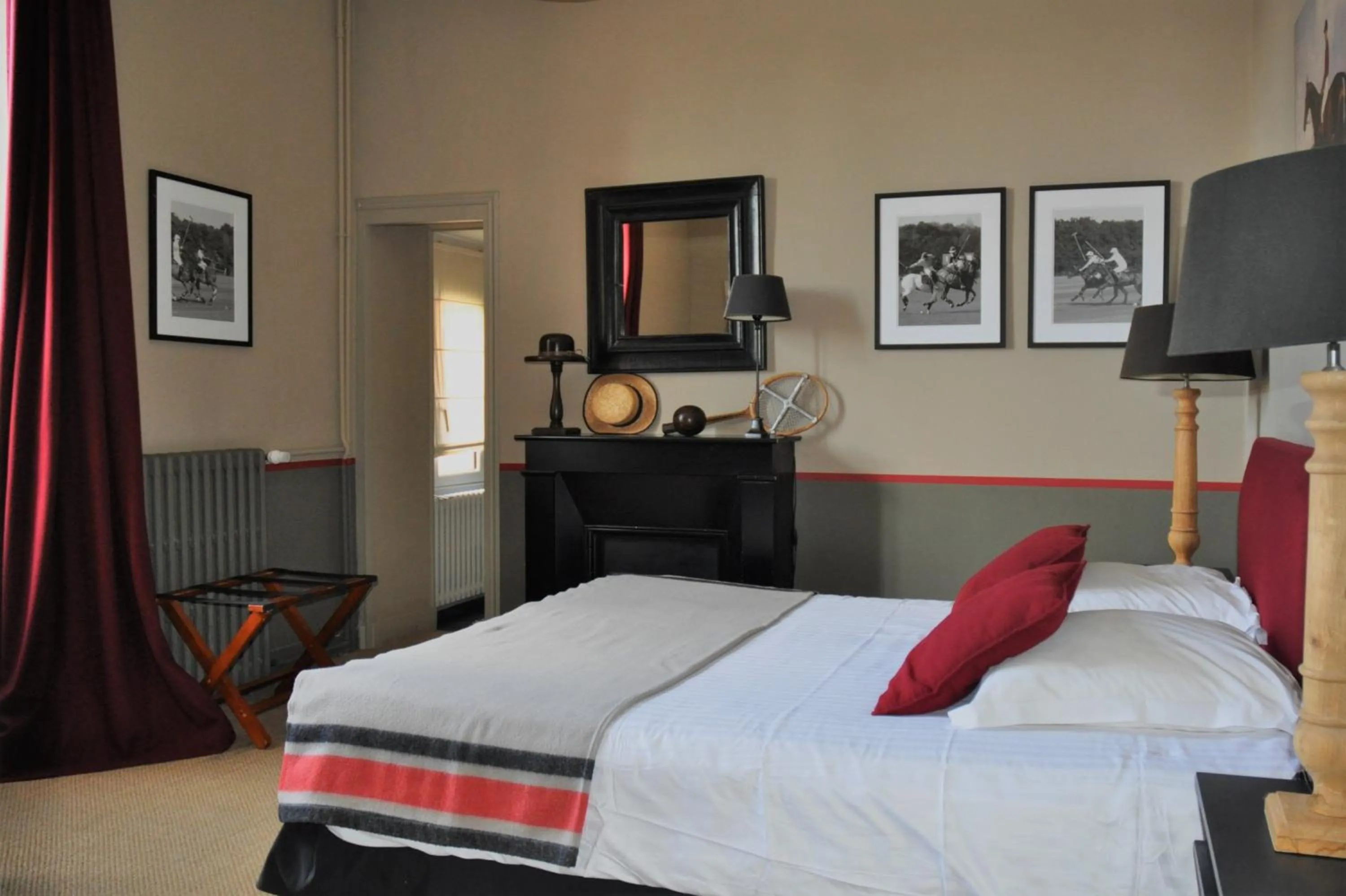 Photo of the whole room, Bed in Chambres d'Hôtes Maison La Porte Rouge