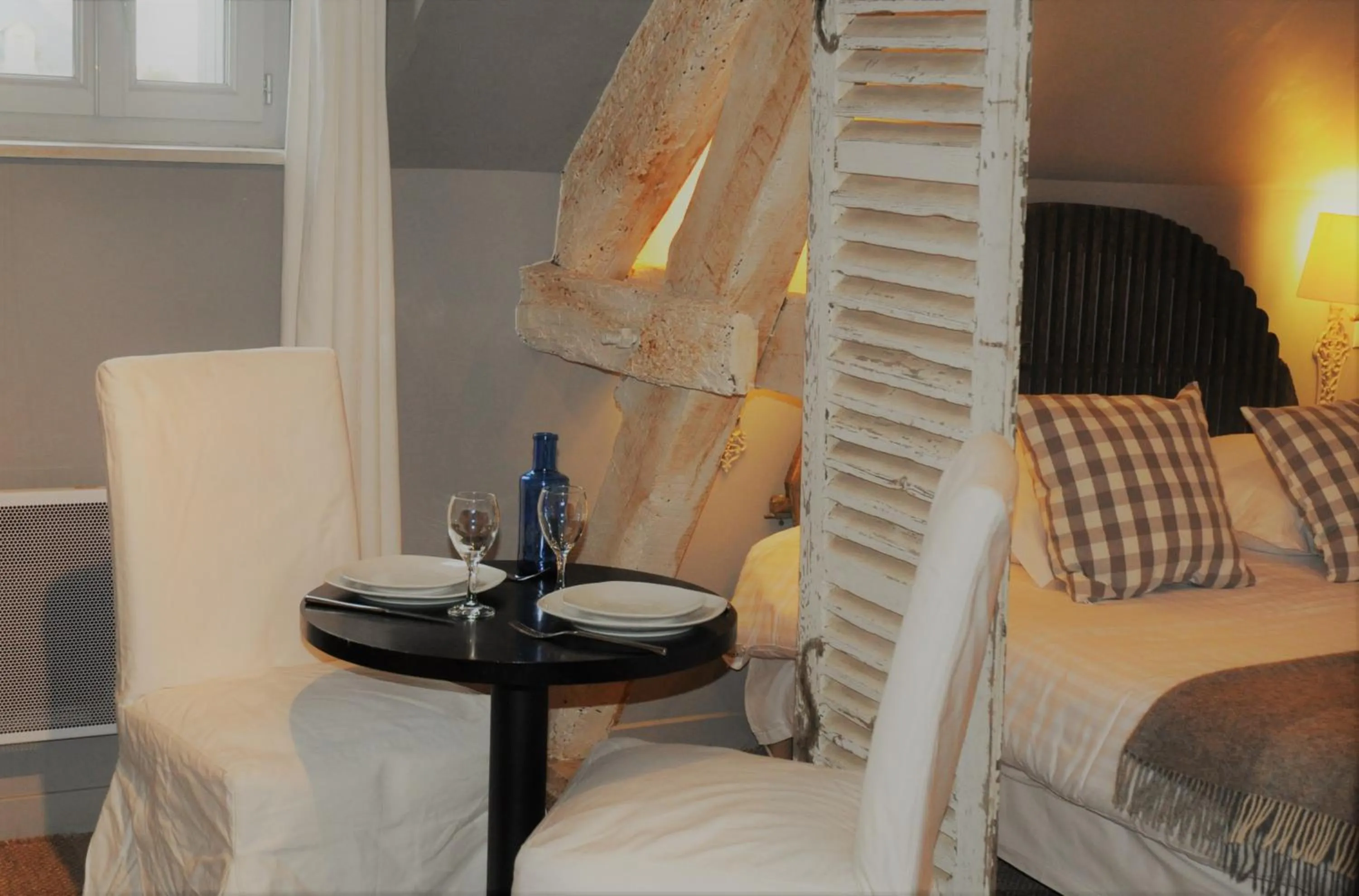 Kitchen or kitchenette, Bed in Chambres d'Hôtes Maison La Porte Rouge