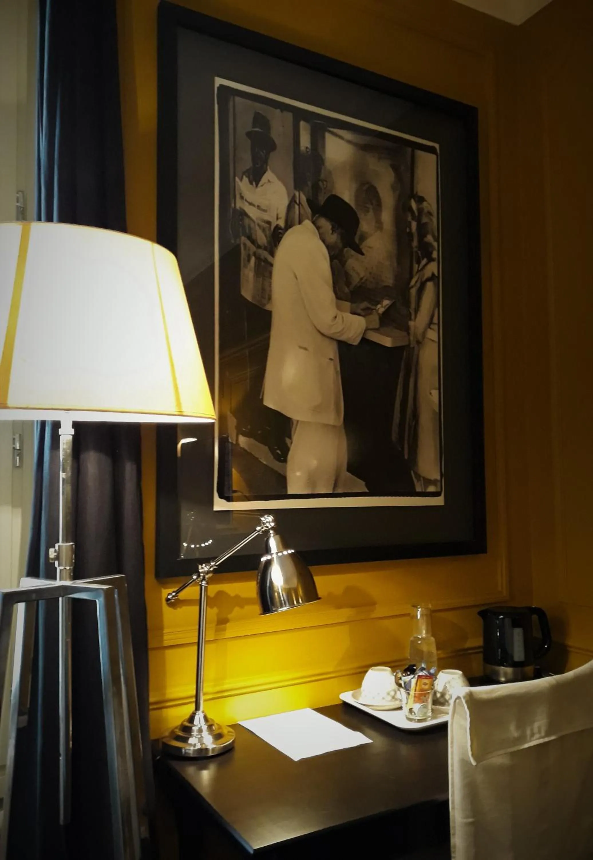 Decorative detail in Chambres d'Hôtes Maison La Porte Rouge