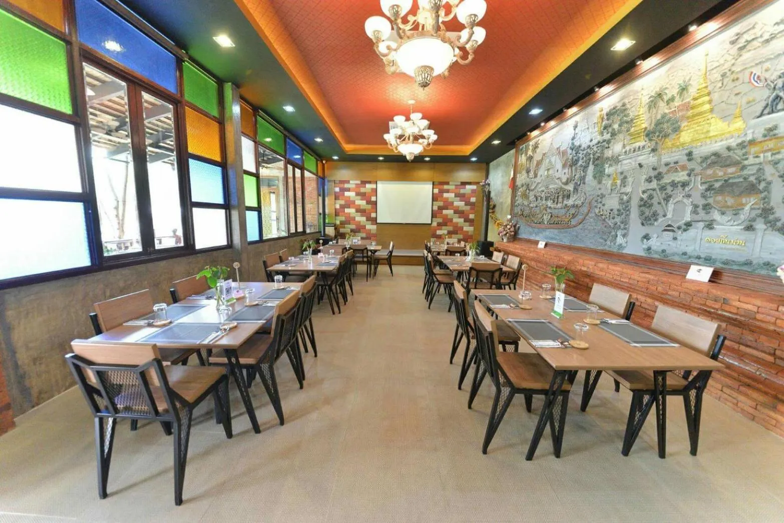 Restaurant/places to eat in Doithinnan Resort