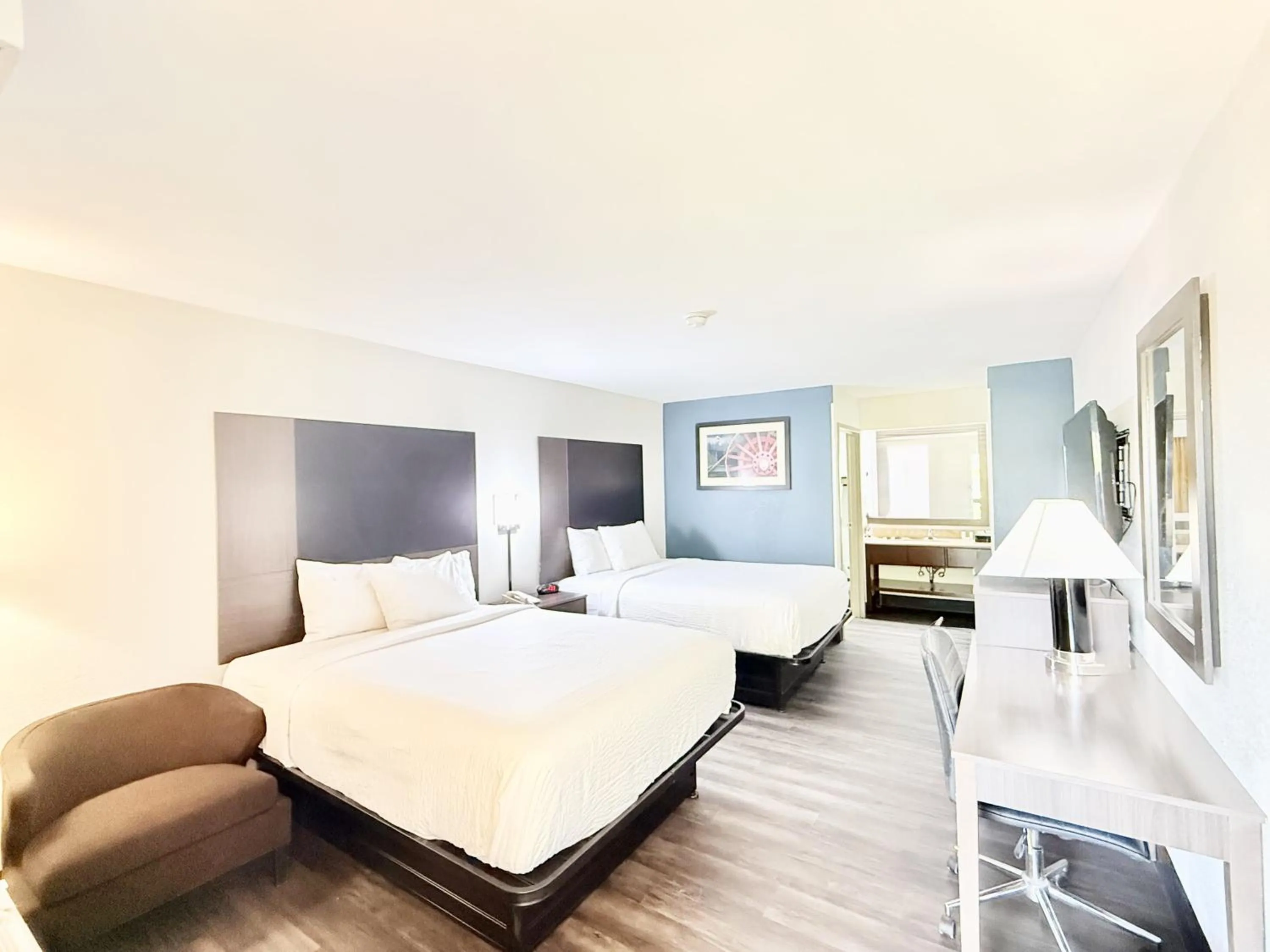 Bedroom, Bed in Baymont by Wyndham Tallahassee