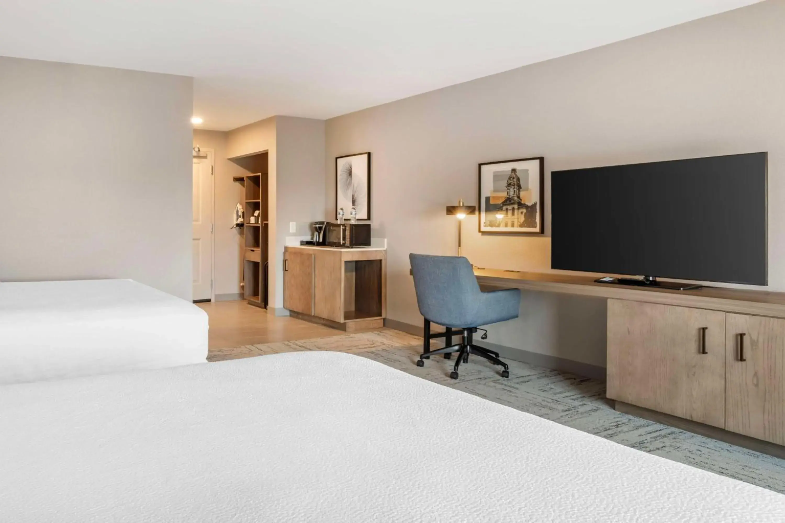 Queen Room with Two Queen Beds - Hearing Access in Hilton Garden Inn Charlotte/Concord Queen Room with Two Queen Beds - Hearing Access in Hilton Garden Inn Charlotte/Concord