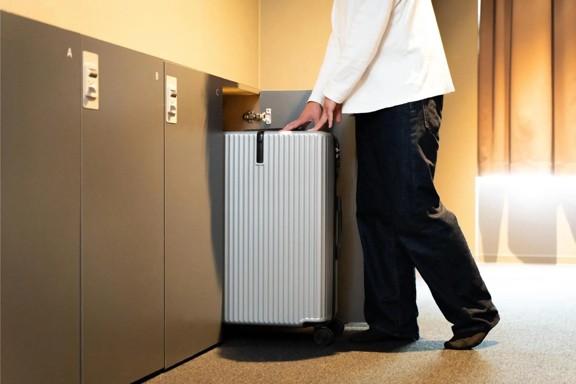 locker in BON Hostel