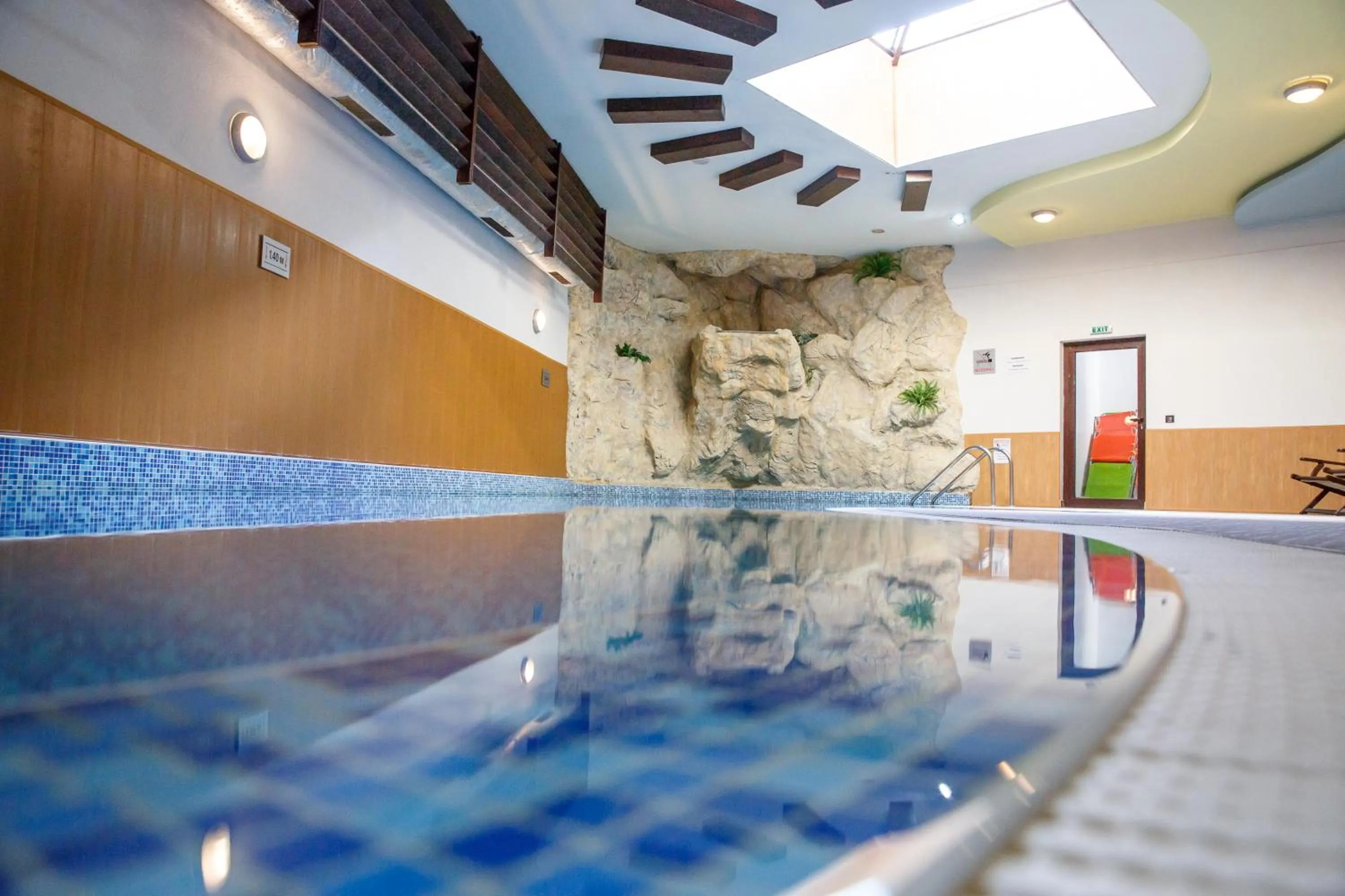 Swimming pool in Sunrise Park Complex - Free Wellness