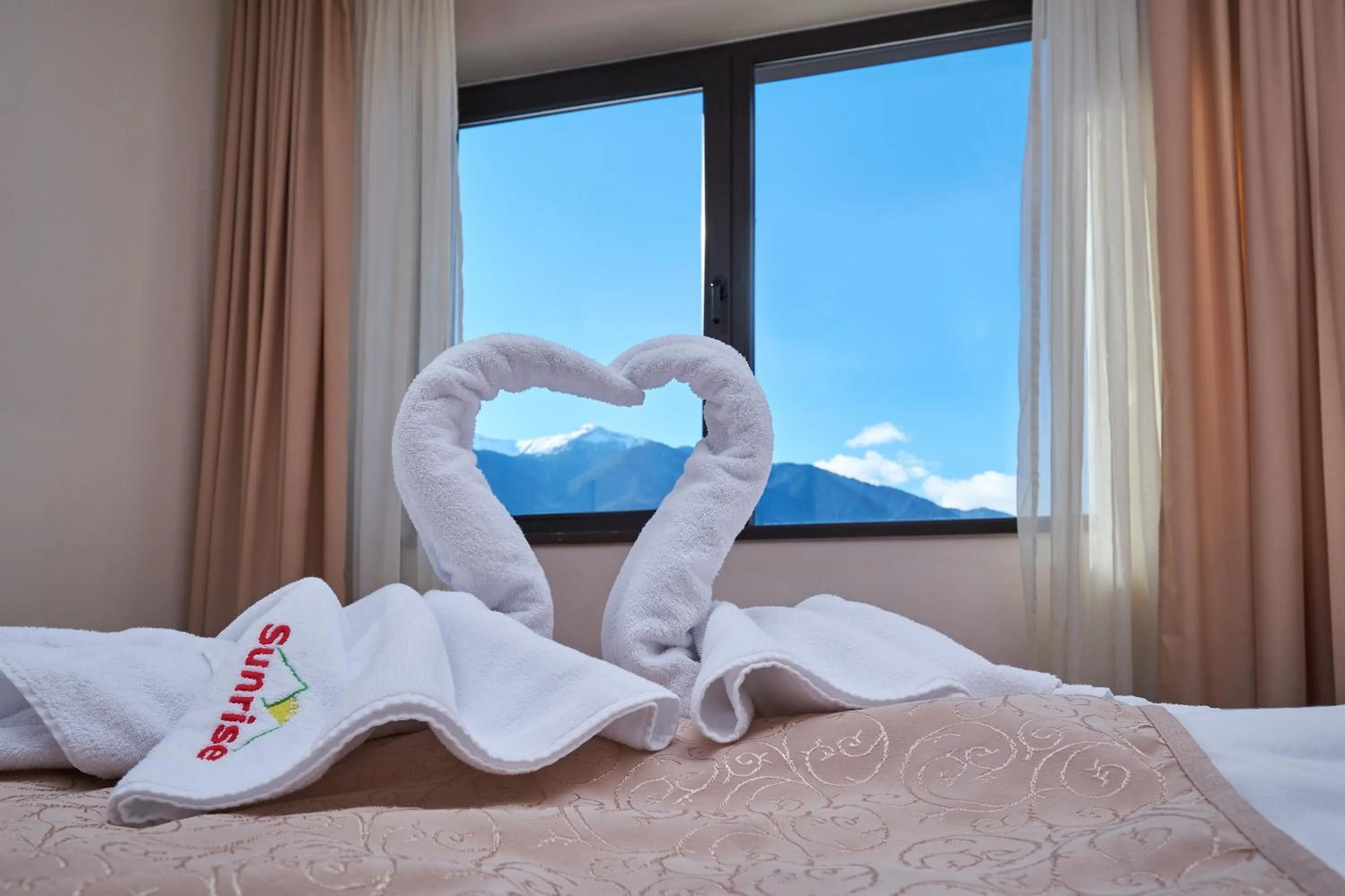 Bed in Sunrise Park Complex - Free Wellness