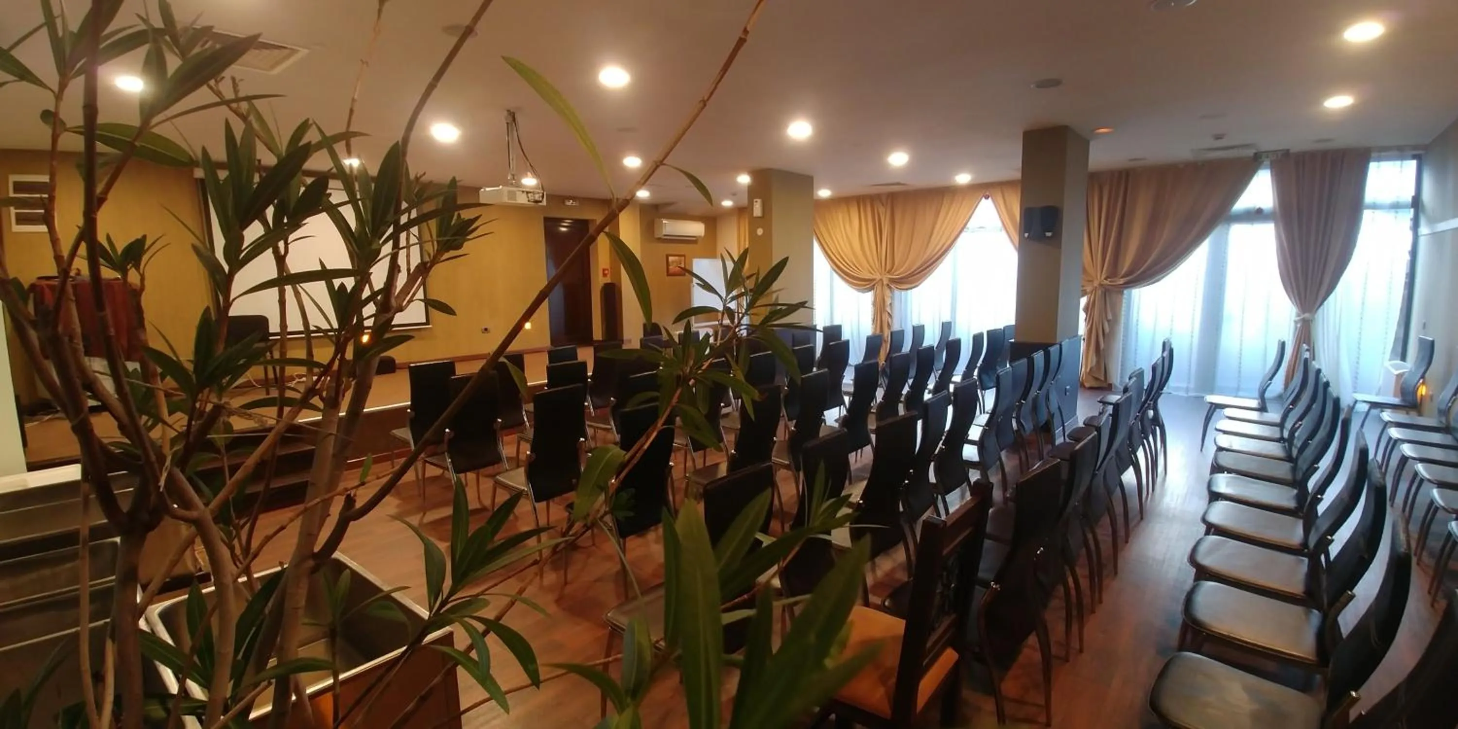 Meeting/conference room in Sunrise Park Complex - Free Wellness