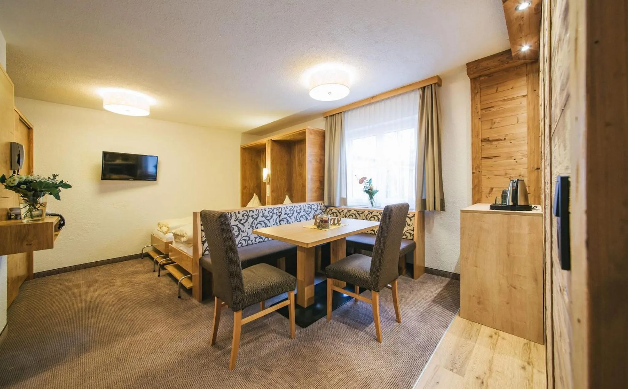 Seating area in Arlen Lodge Hotel-Garni