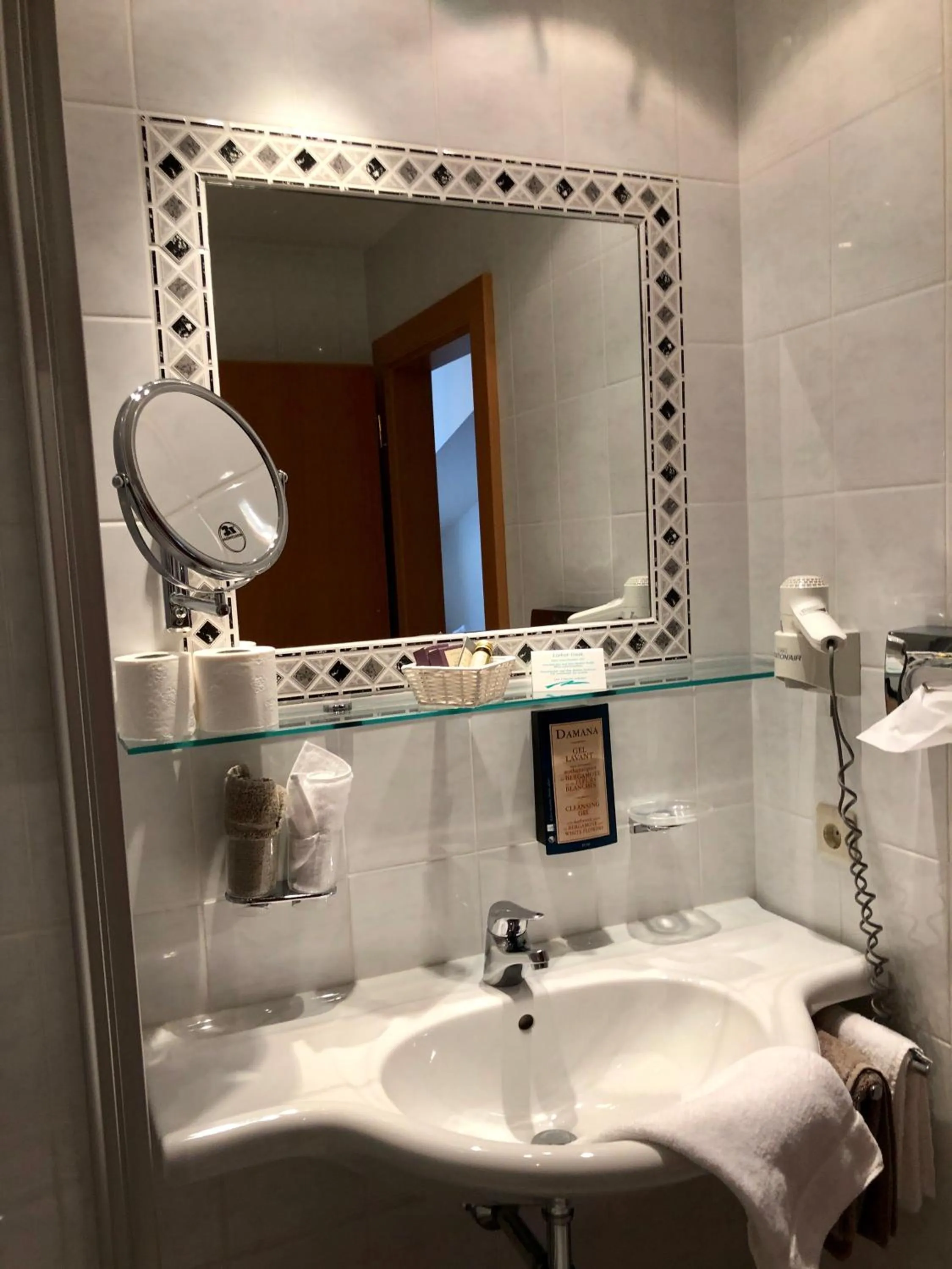 Photo of the whole room in Arlen Lodge Hotel-Garni