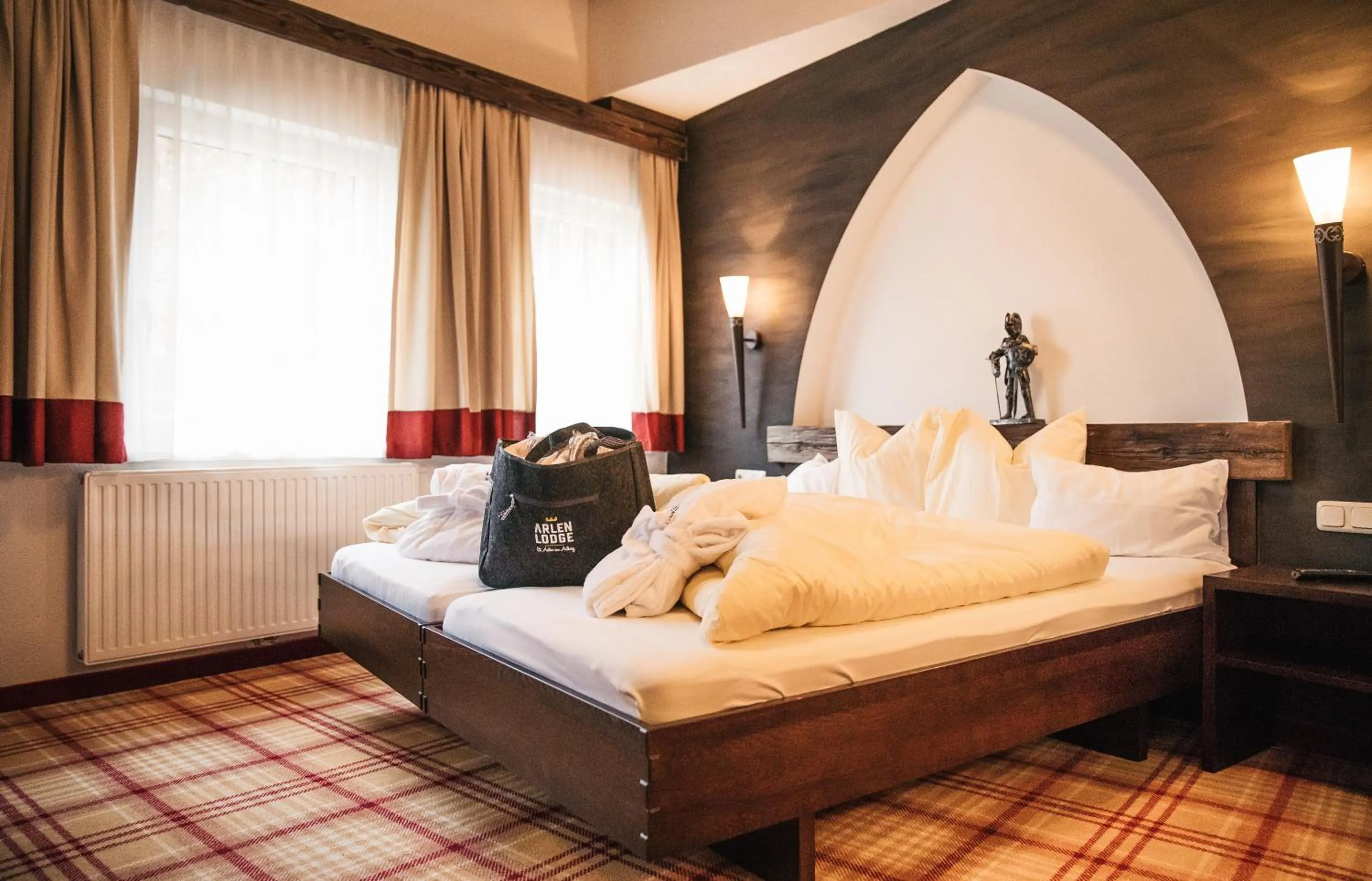 Bedroom, Bed in Arlen Lodge Hotel-Garni