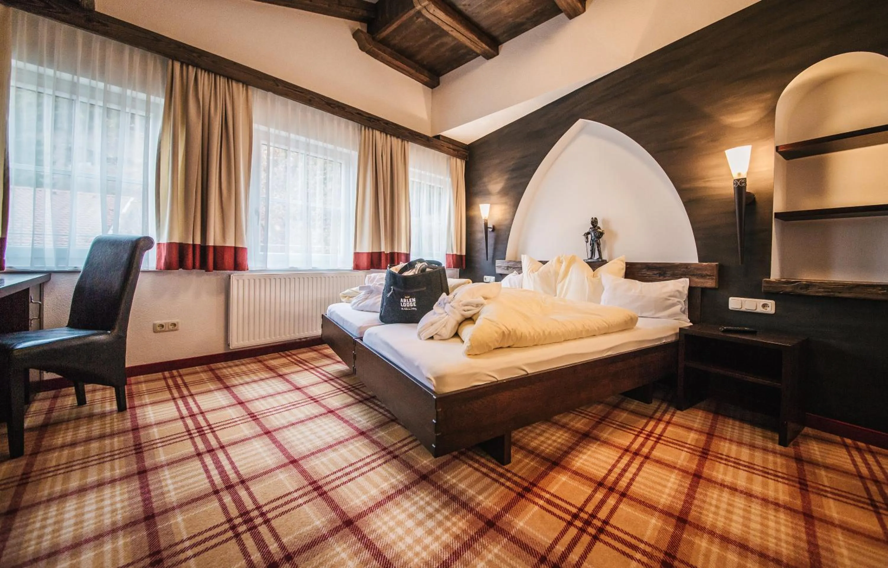 Bedroom, Bed in Arlen Lodge Hotel-Garni