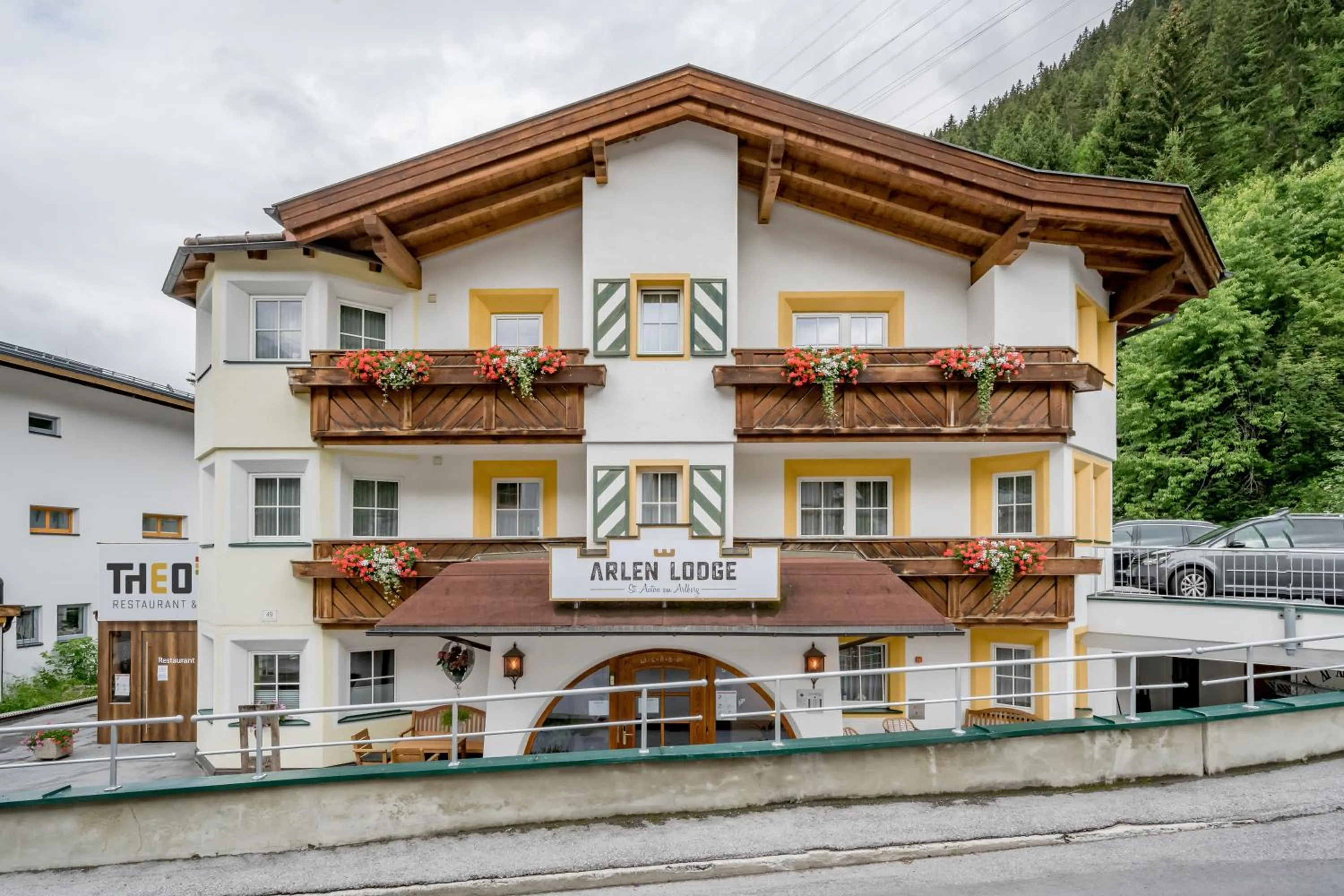 Property building in Arlen Lodge Hotel-Garni