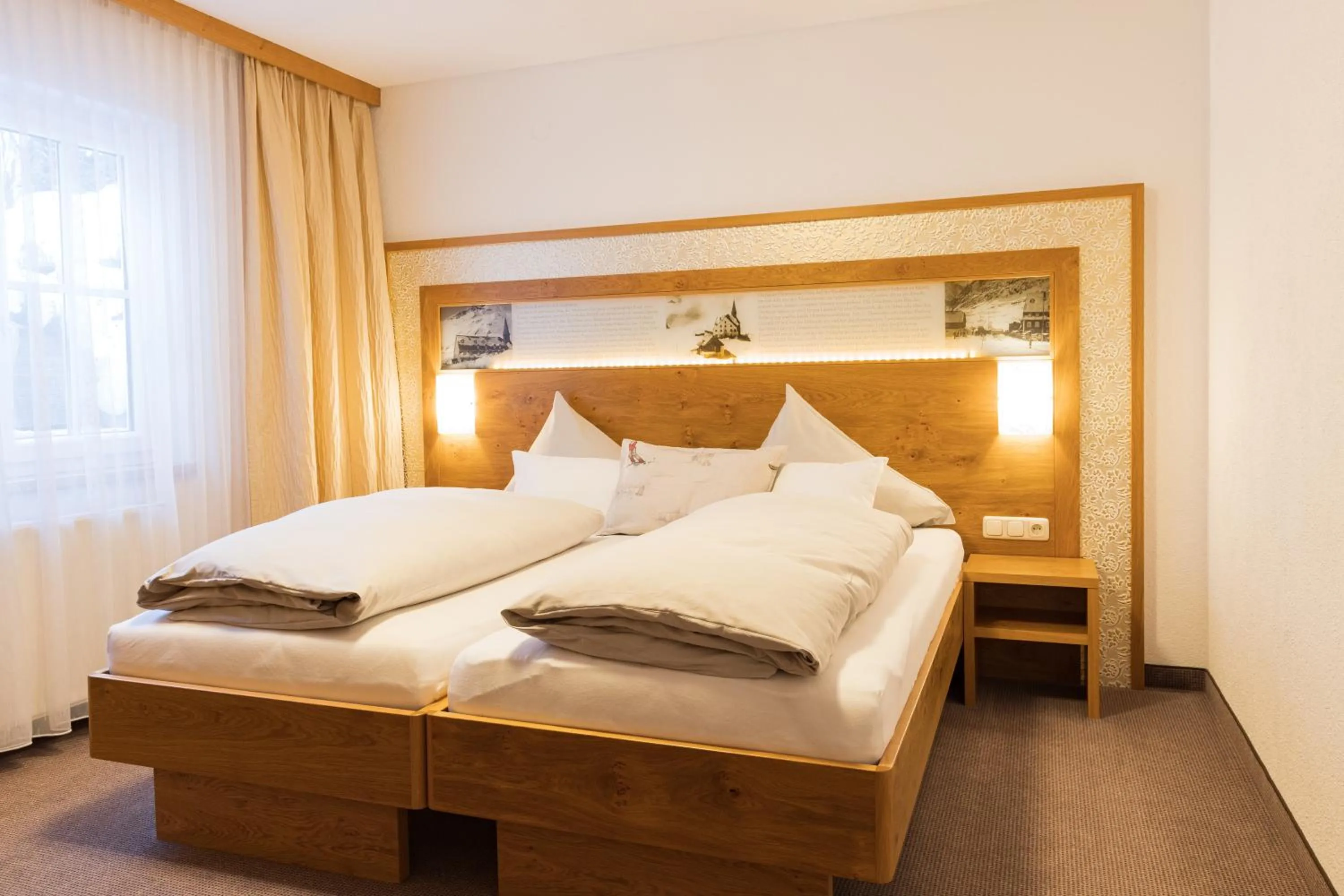 Bedroom, Bed in Arlen Lodge Hotel-Garni
