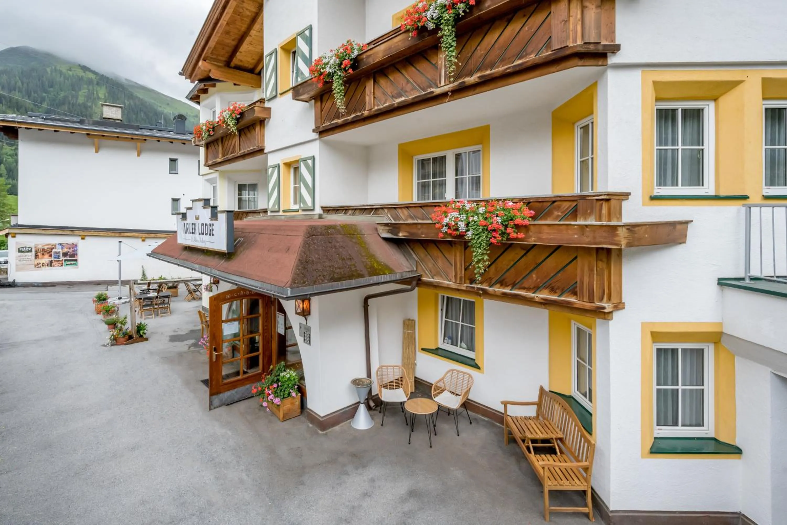 Property building in Arlen Lodge Hotel-Garni