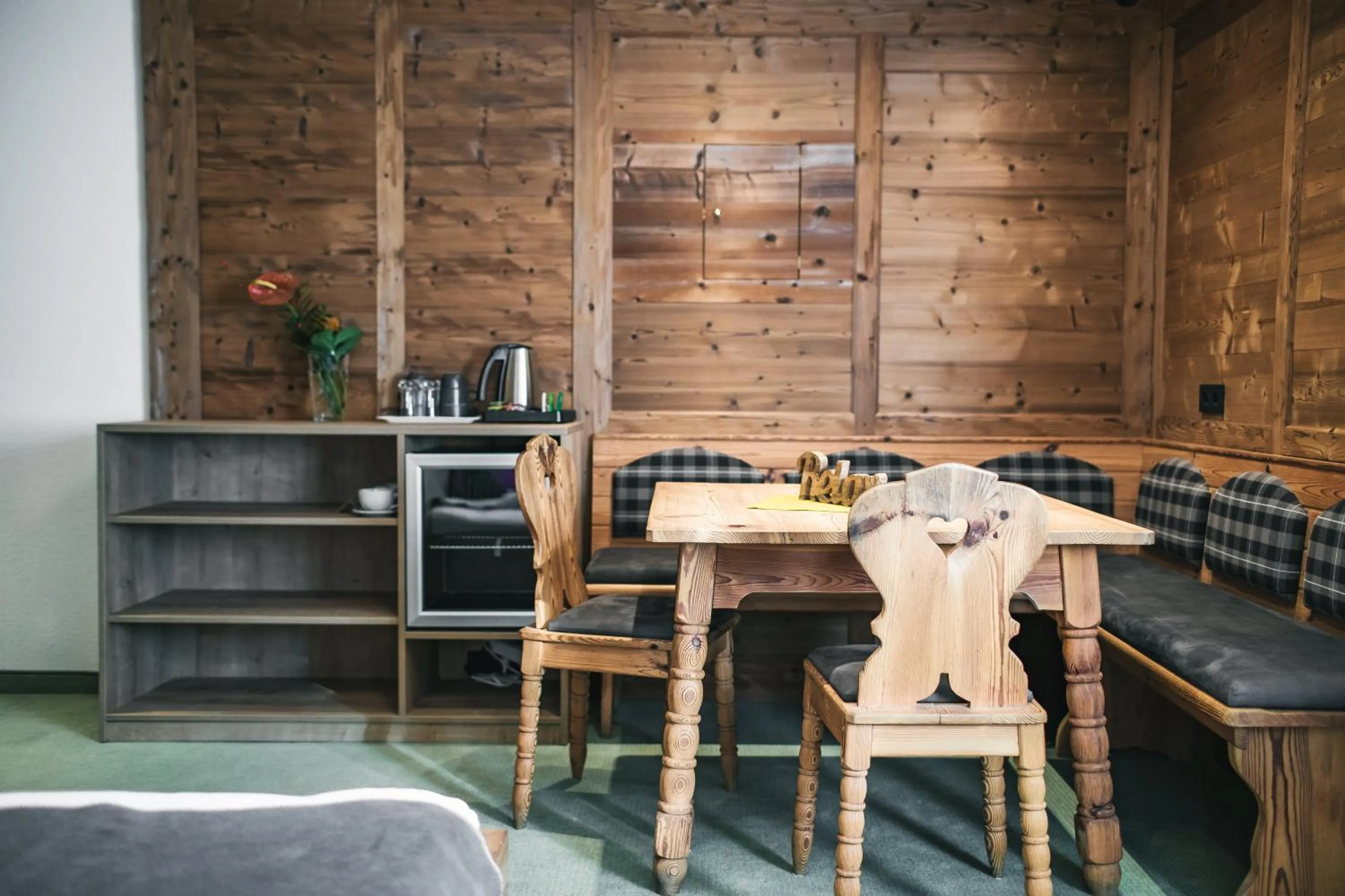 Coffee/tea facilities in Arlen Lodge Hotel-Garni