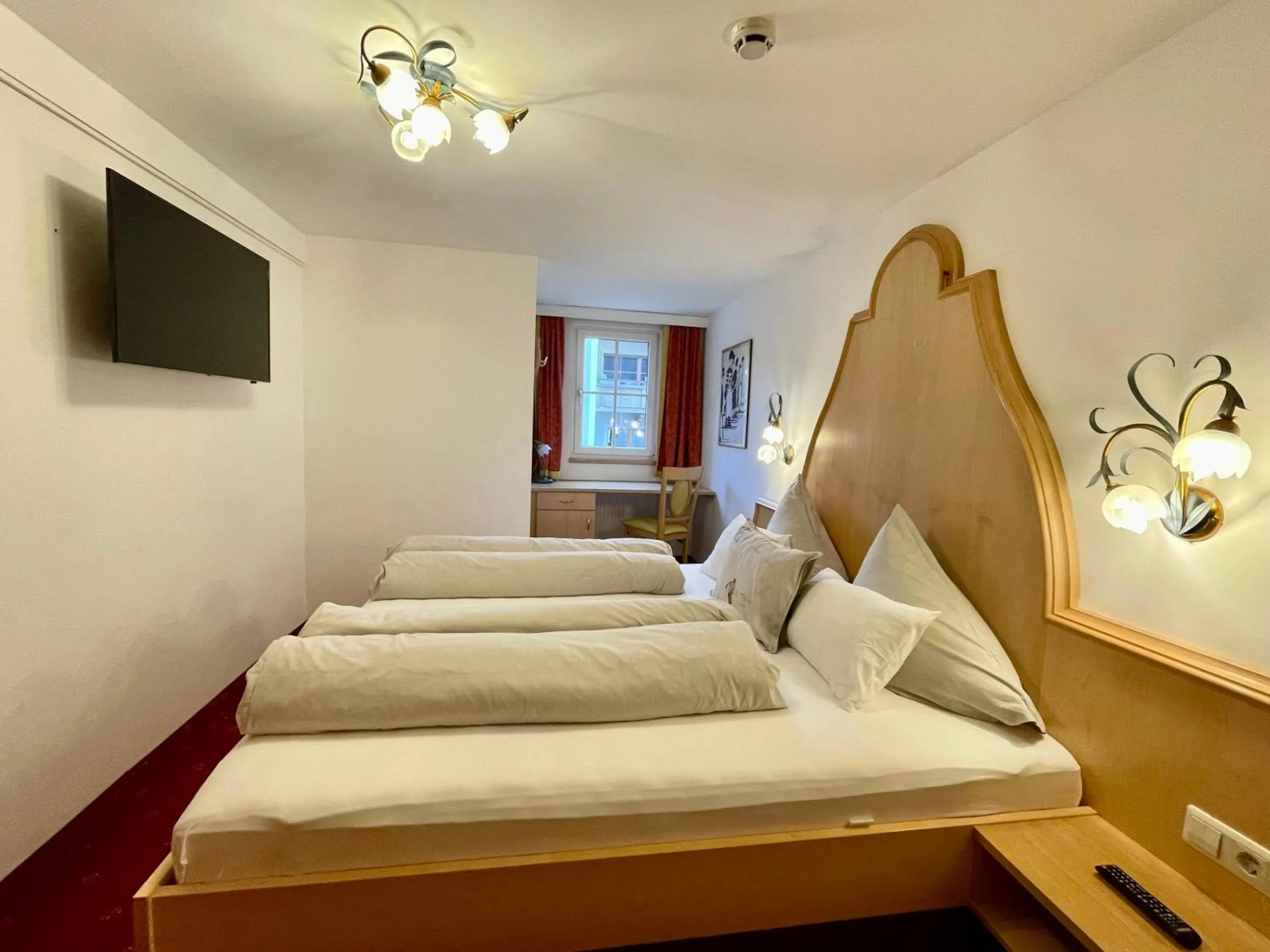 Bedroom, Bed in Arlen Lodge Hotel-Garni