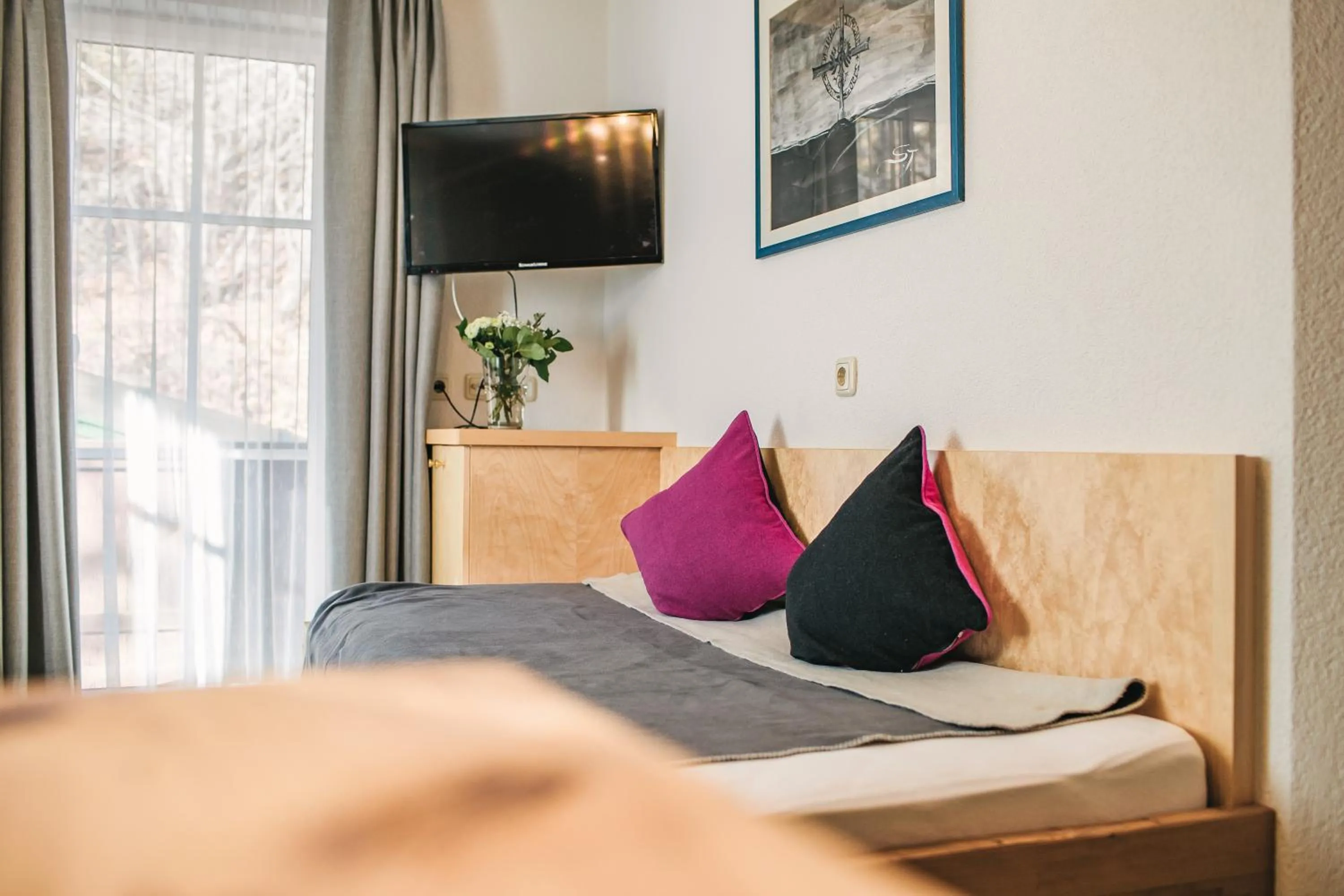 Bed in Arlen Lodge Hotel-Garni