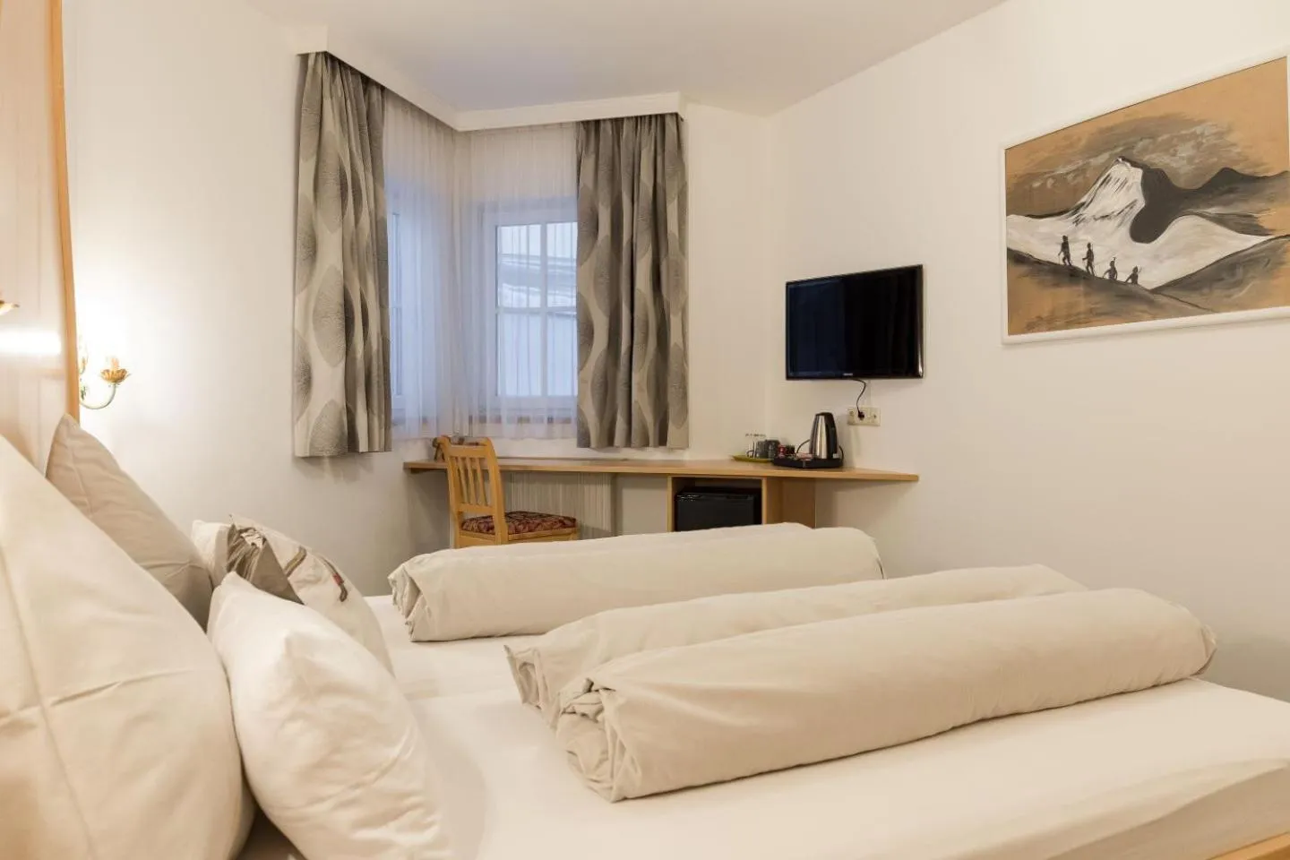 Bedroom, Bed in Arlen Lodge Hotel-Garni