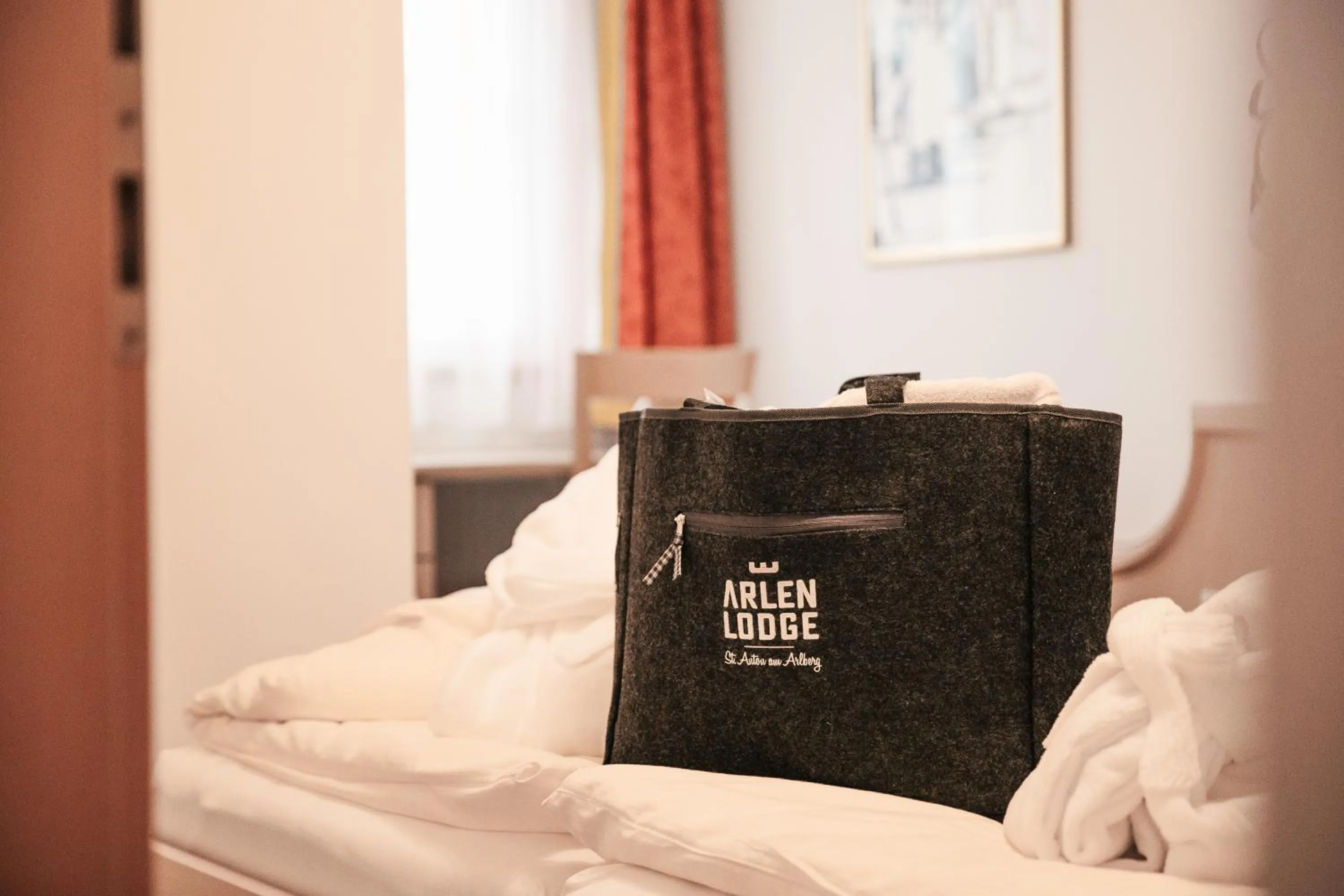 Property logo or sign, Bed in Arlen Lodge Hotel-Garni