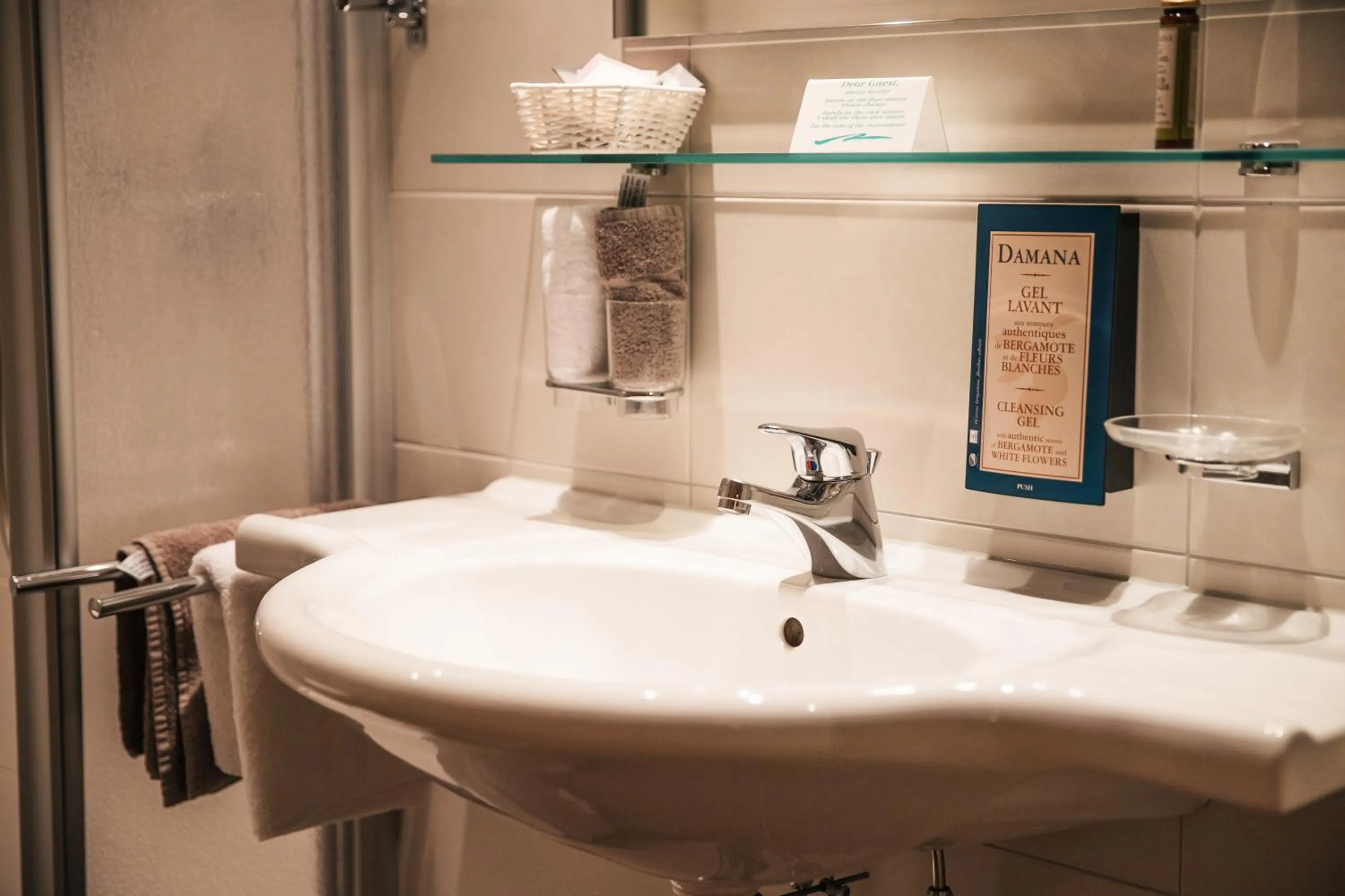 Bathroom in Arlen Lodge Hotel-Garni