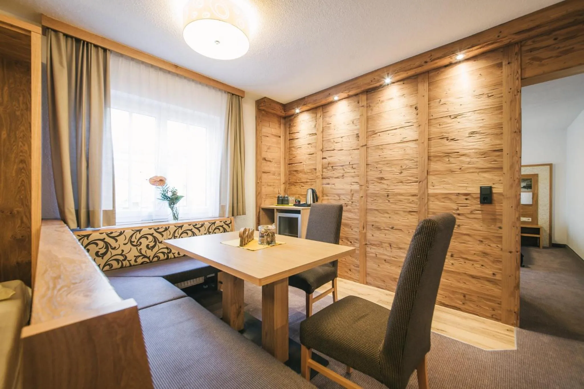 Seating area in Arlen Lodge Hotel-Garni