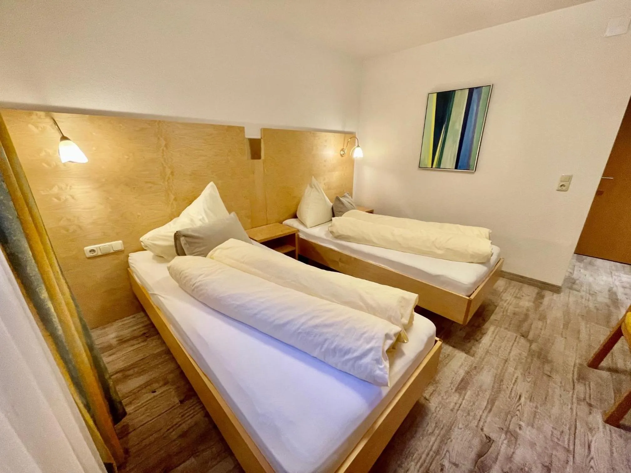 Photo of the whole room, Bed in Arlen Lodge Hotel-Garni