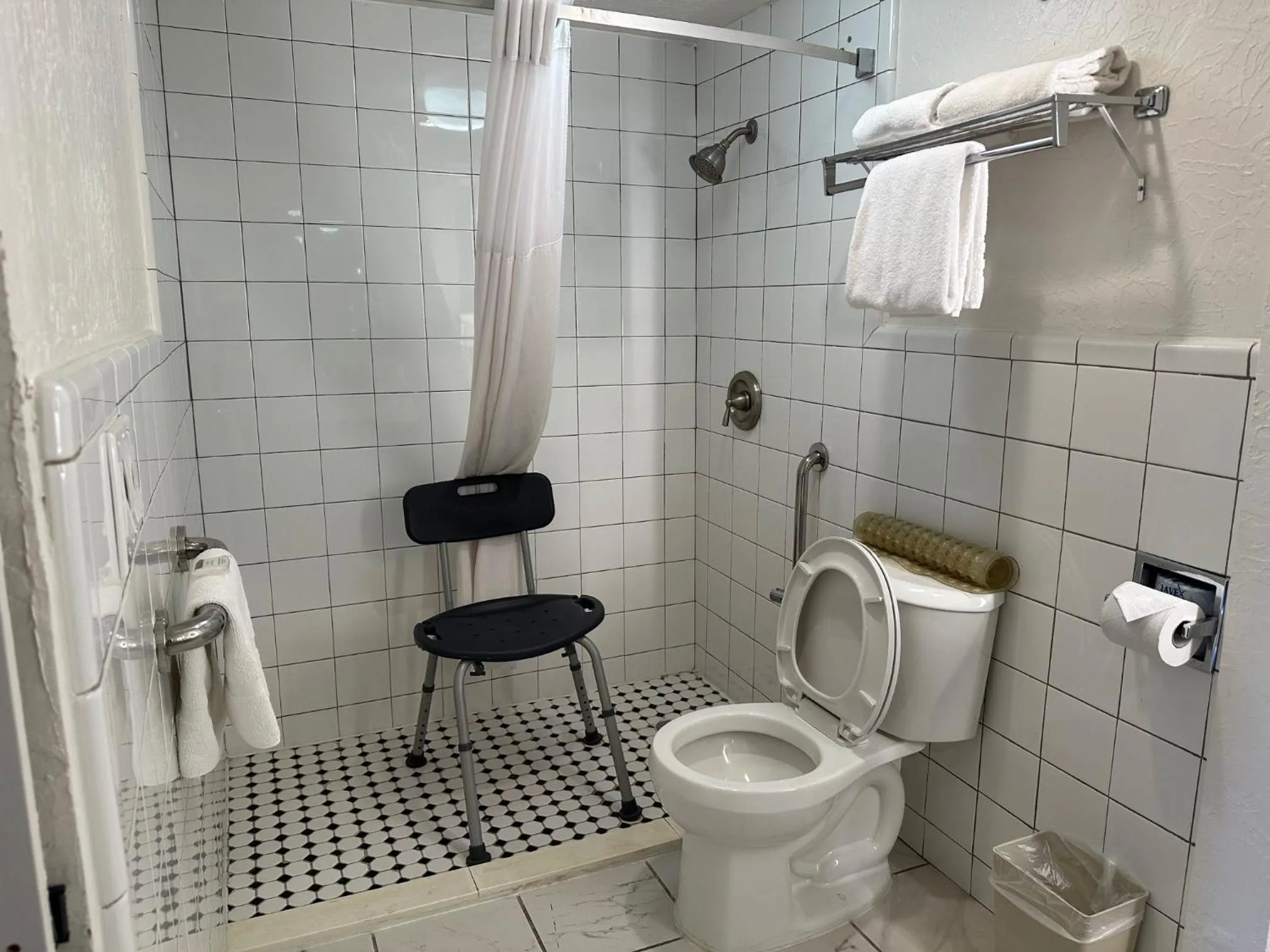 Shower in Howard Johnson by Wyndham Gallup