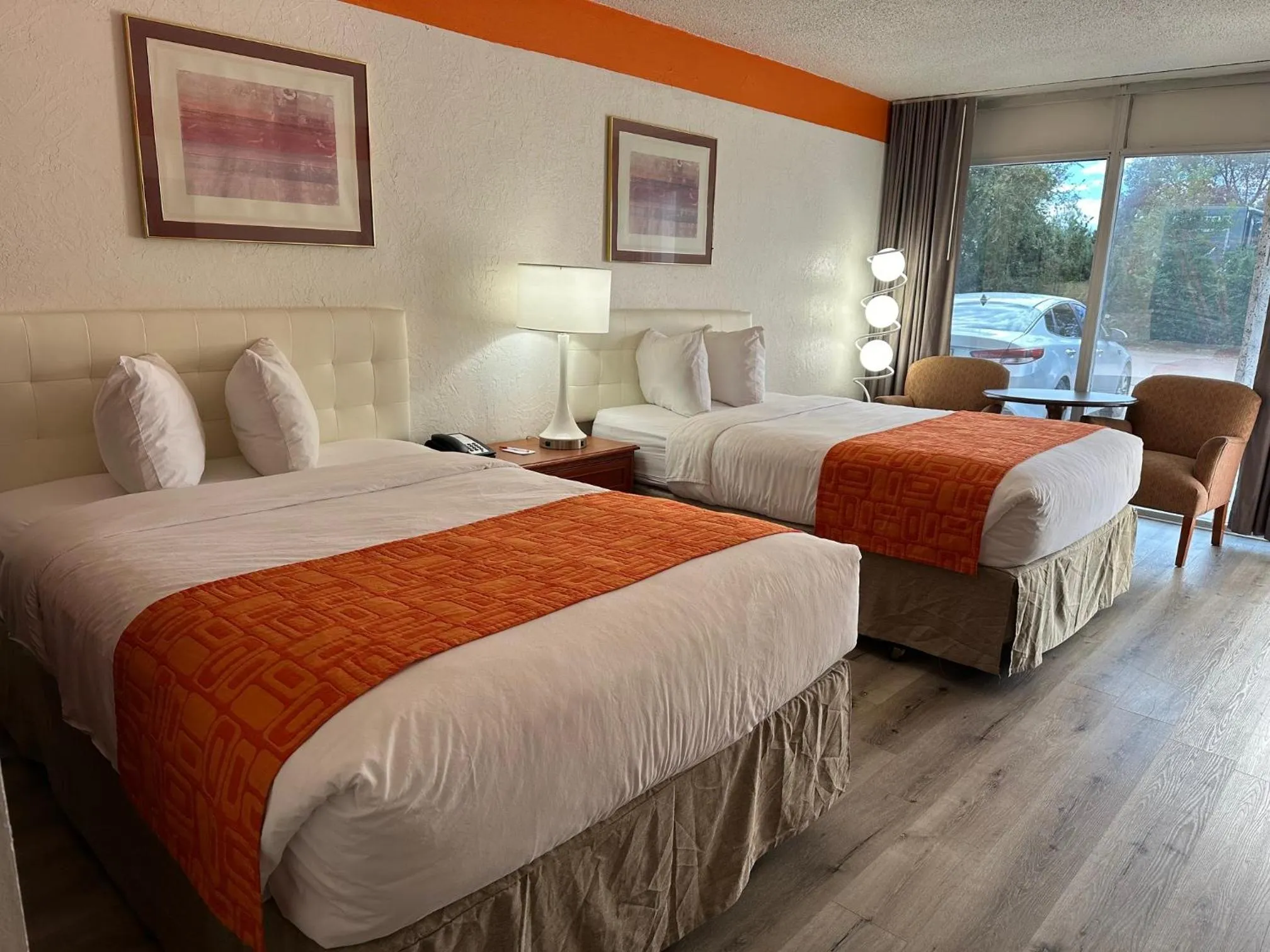 Bed in Howard Johnson by Wyndham Gallup