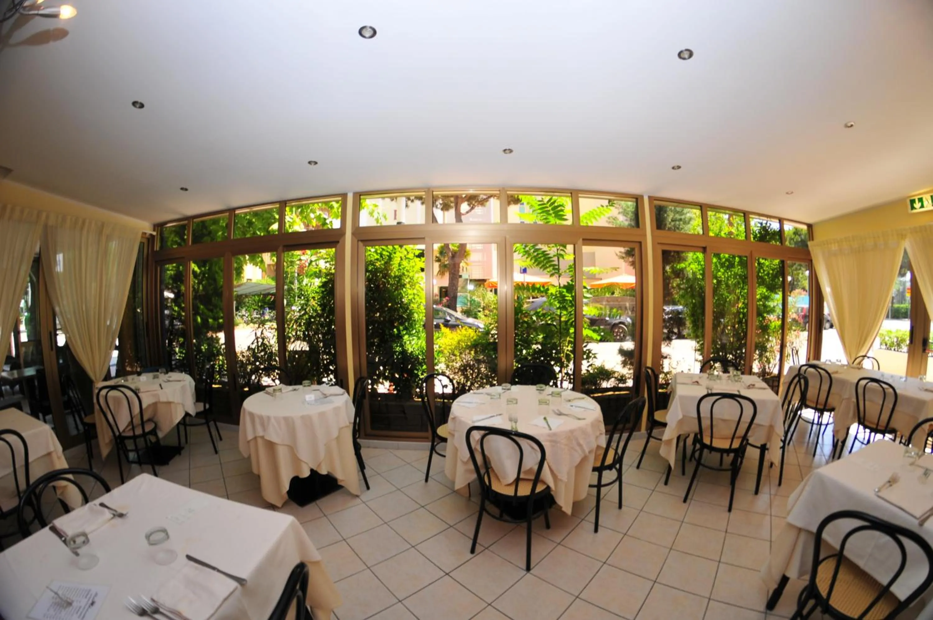 Restaurant/places to eat in Hotel Antonella