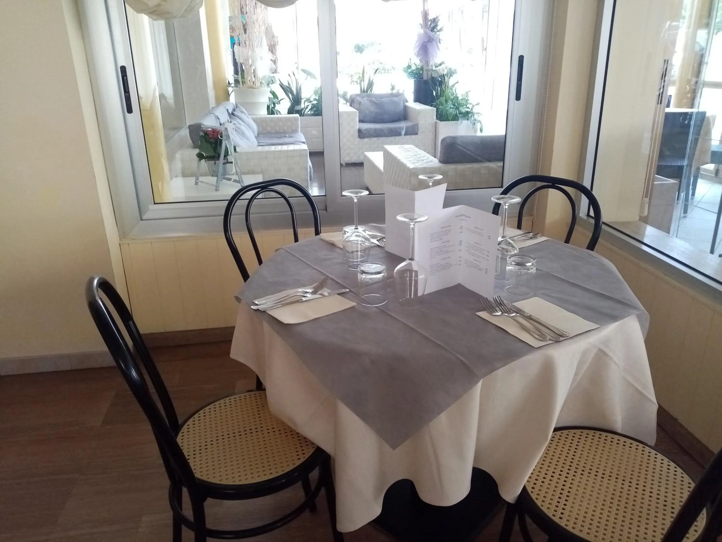Restaurant/places to eat in Hotel Antonella