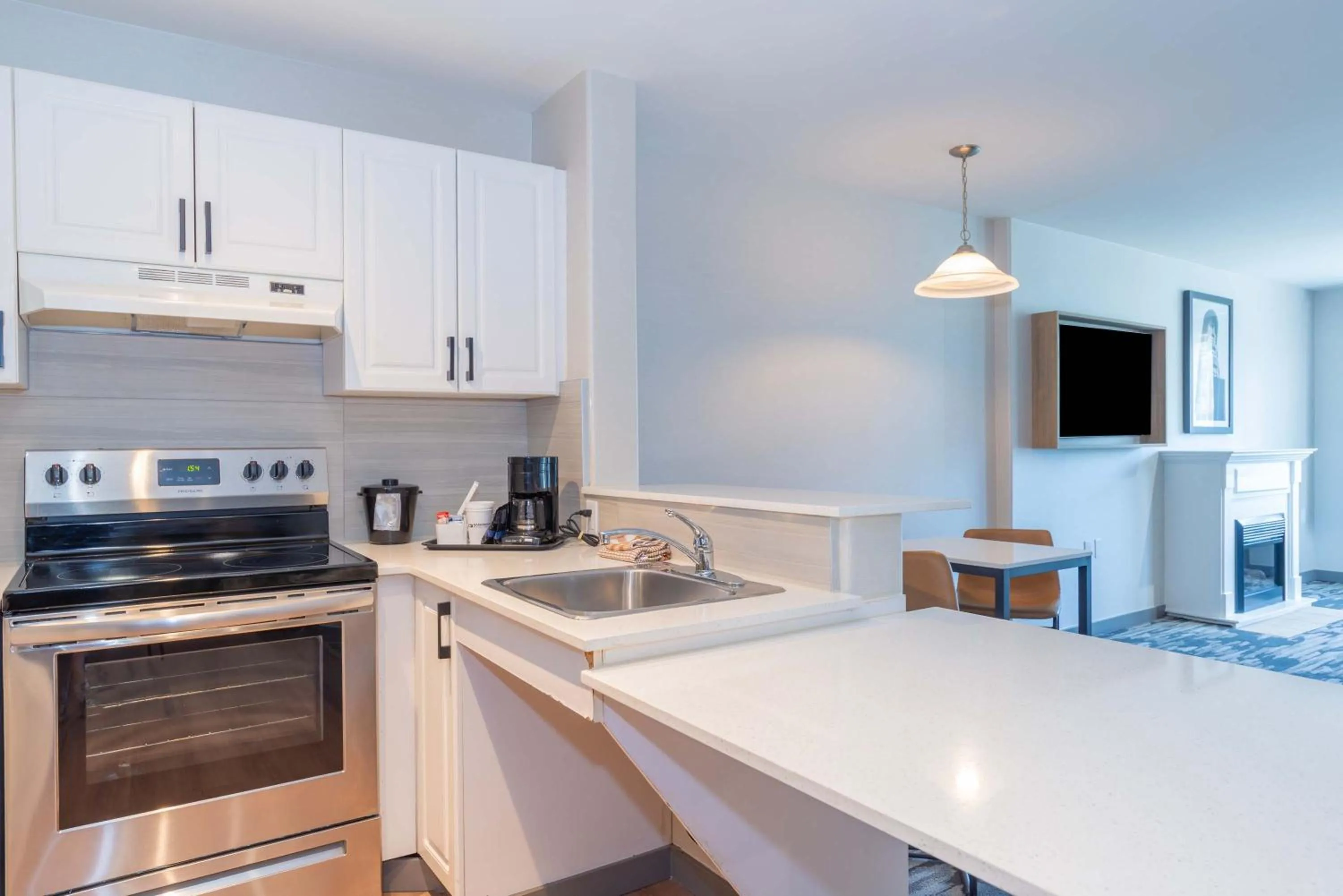 Kitchen or kitchenette in Sandman Suites Surrey - Guildford