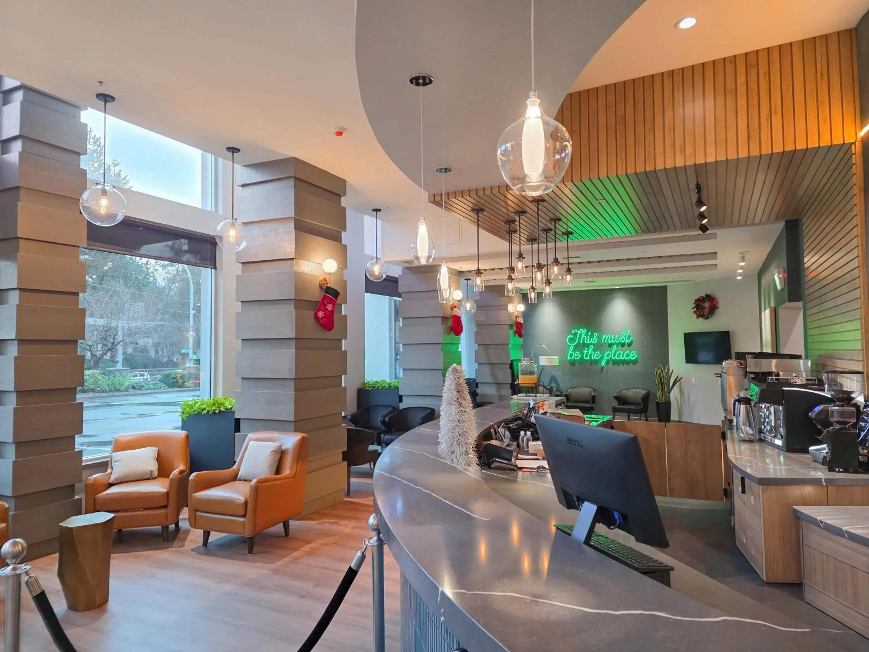 Lobby or reception in Sandman Suites Surrey - Guildford