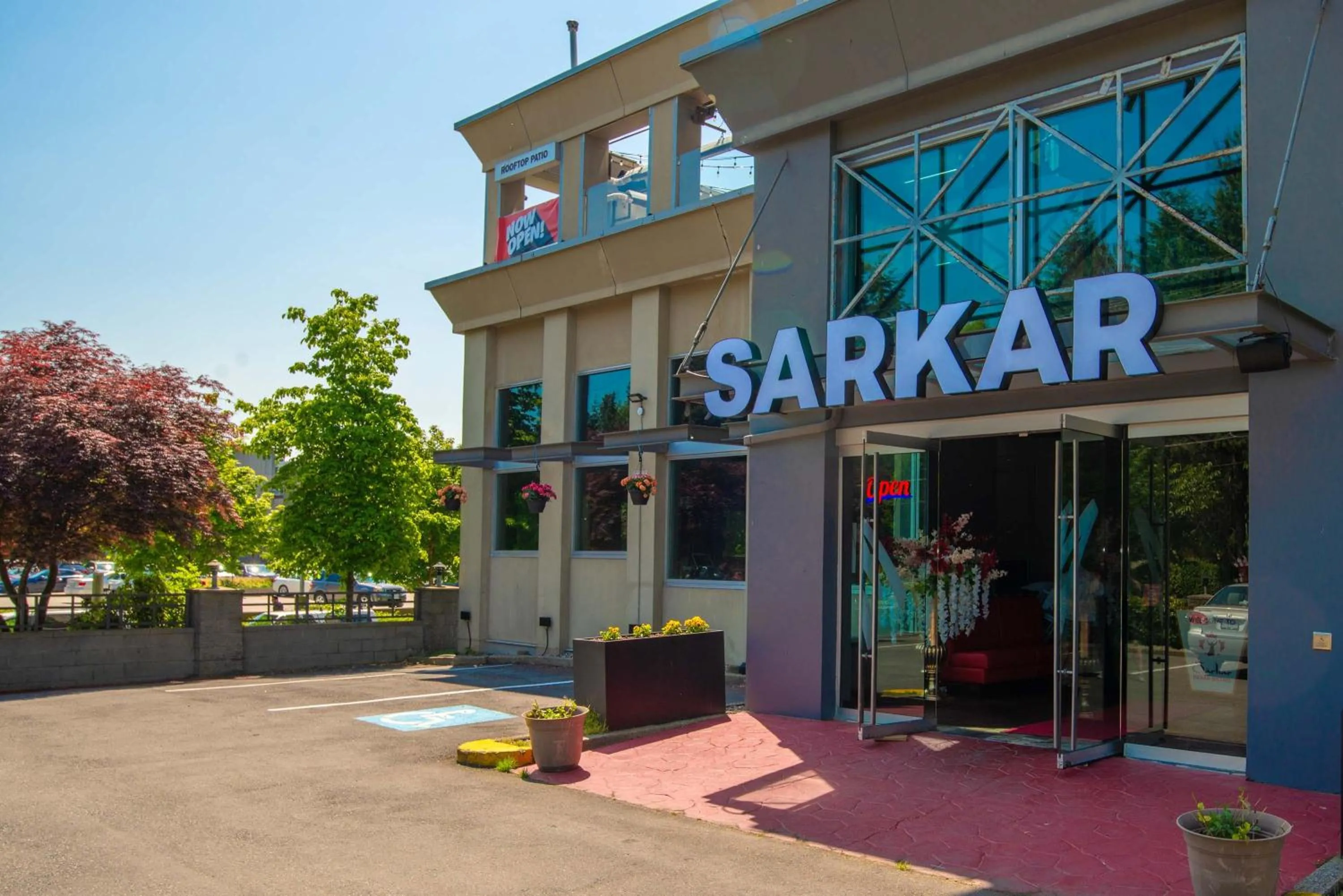 Restaurant/places to eat in Sandman Suites Surrey - Guildford