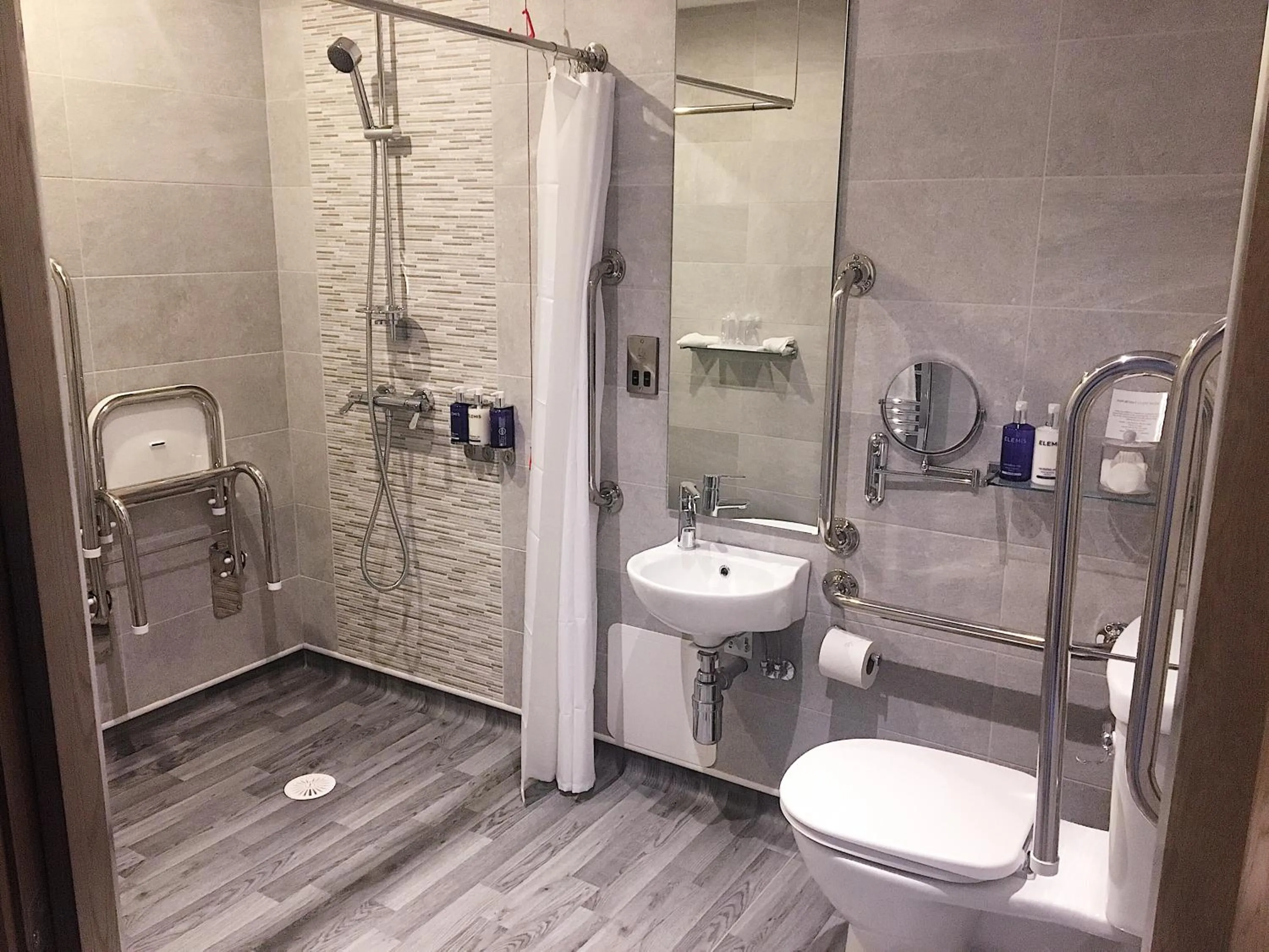 Bathroom in Seamill House Hotel