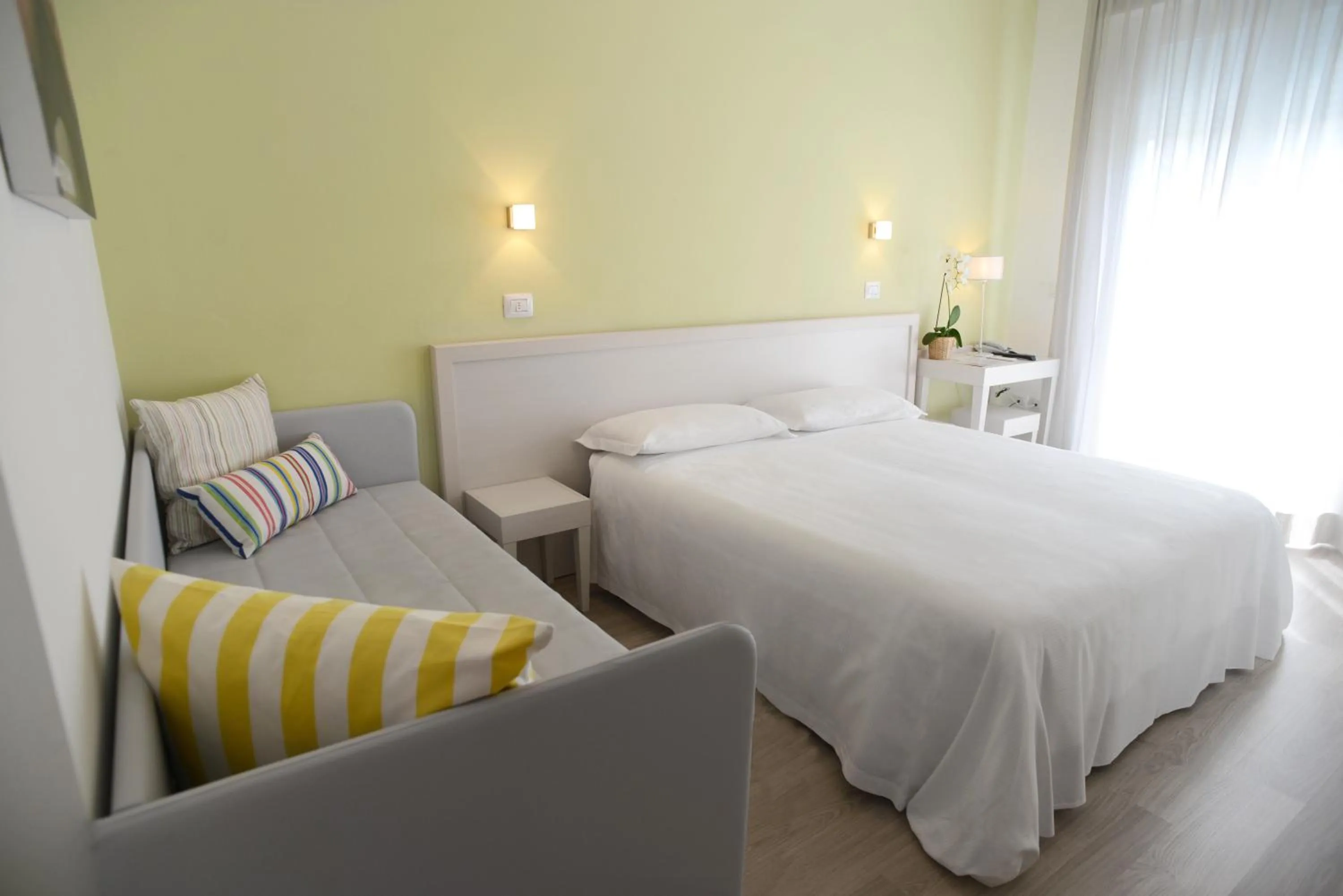 Photo of the whole room, Bed in Maree Hotel