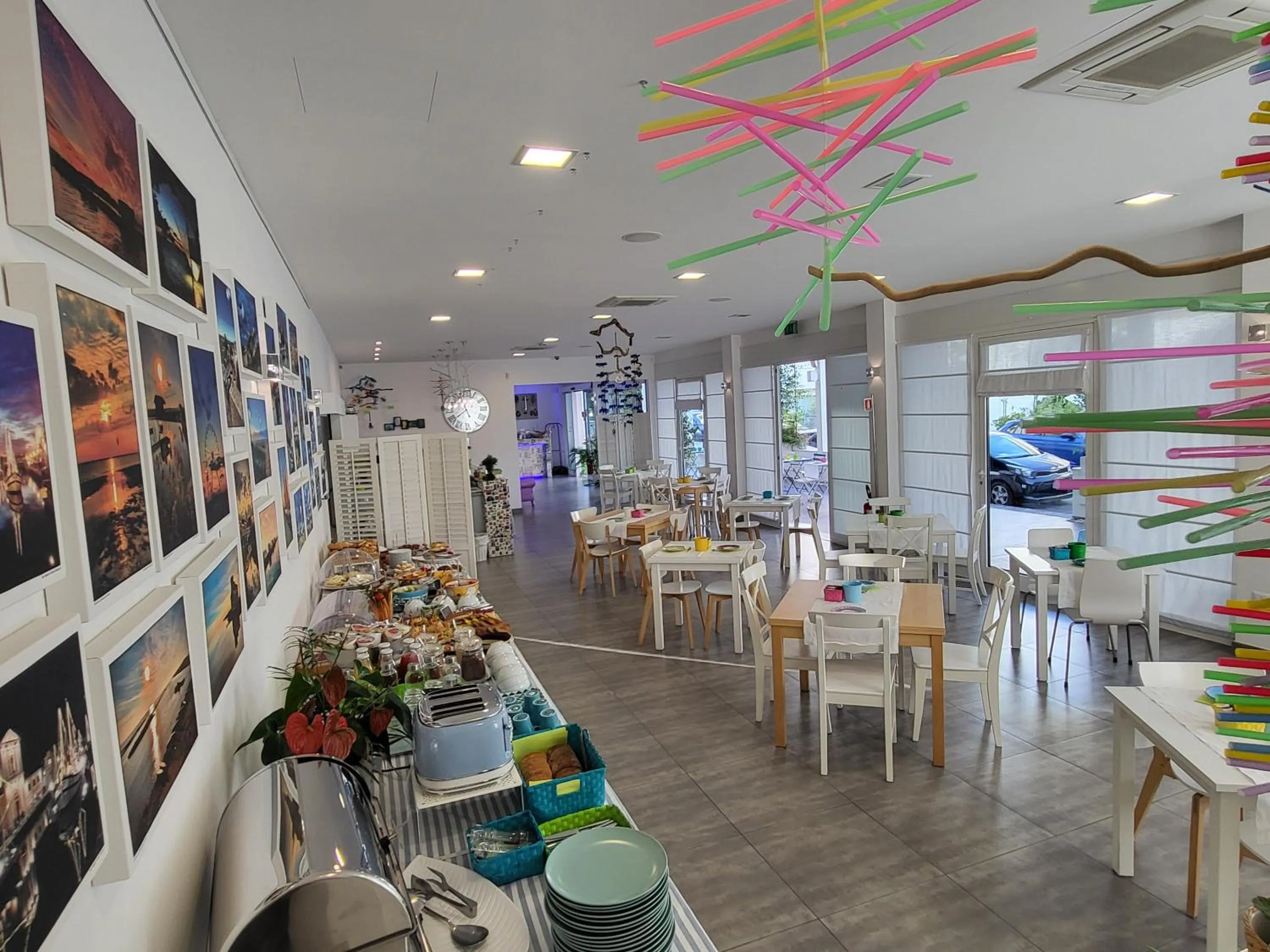 Restaurant/places to eat in Maree Hotel