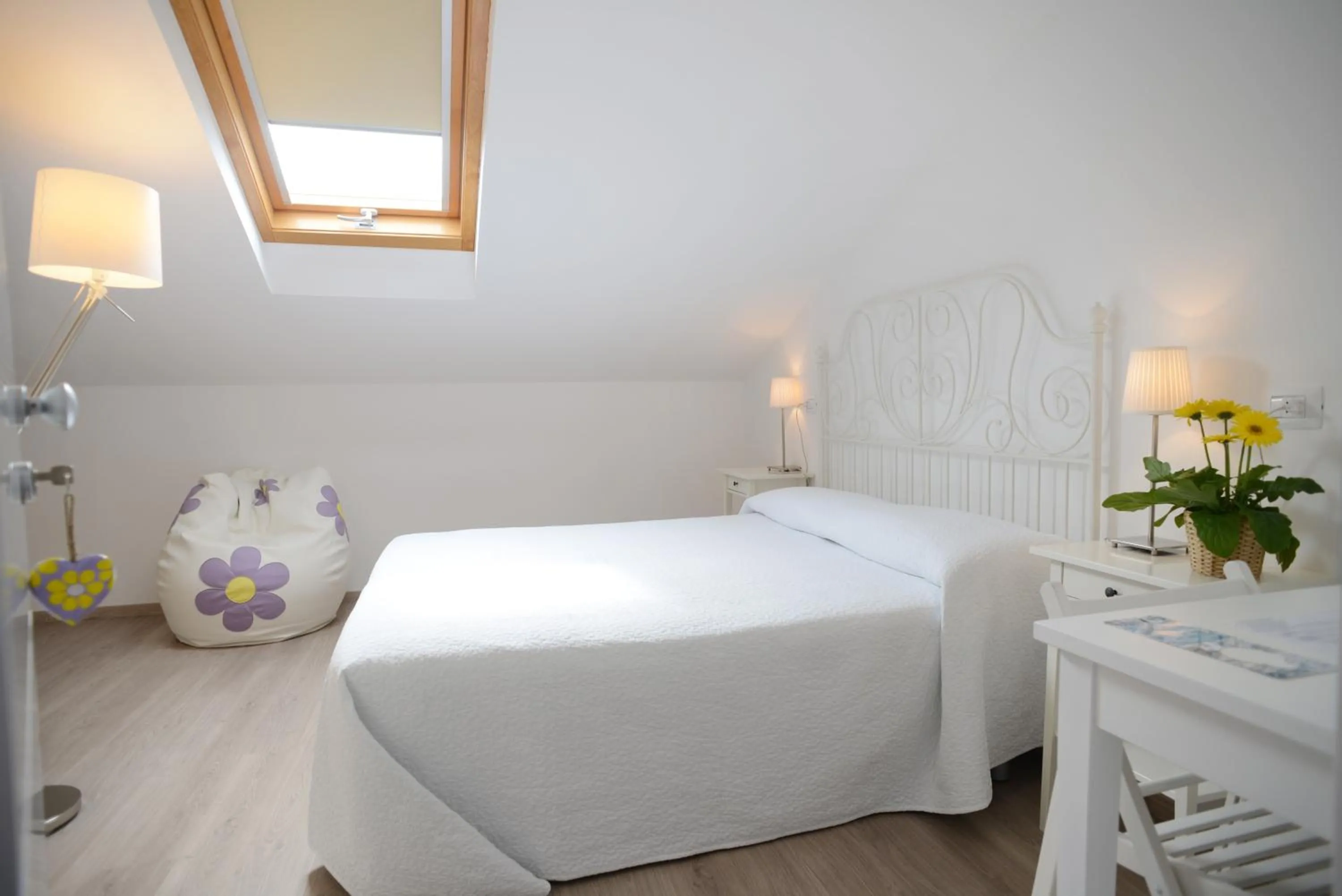 Photo of the whole room, Bed in Maree Hotel