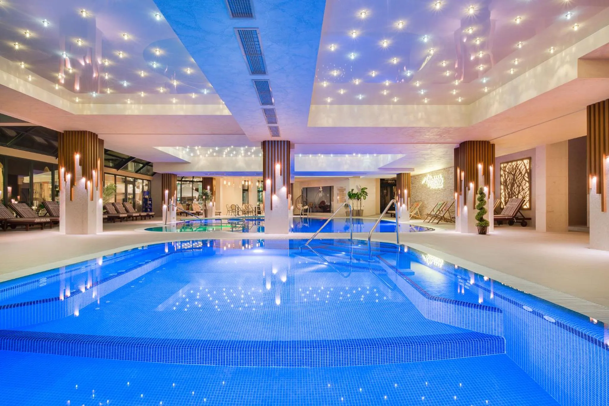 Swimming pool in Park & Spa Hotel Markovo