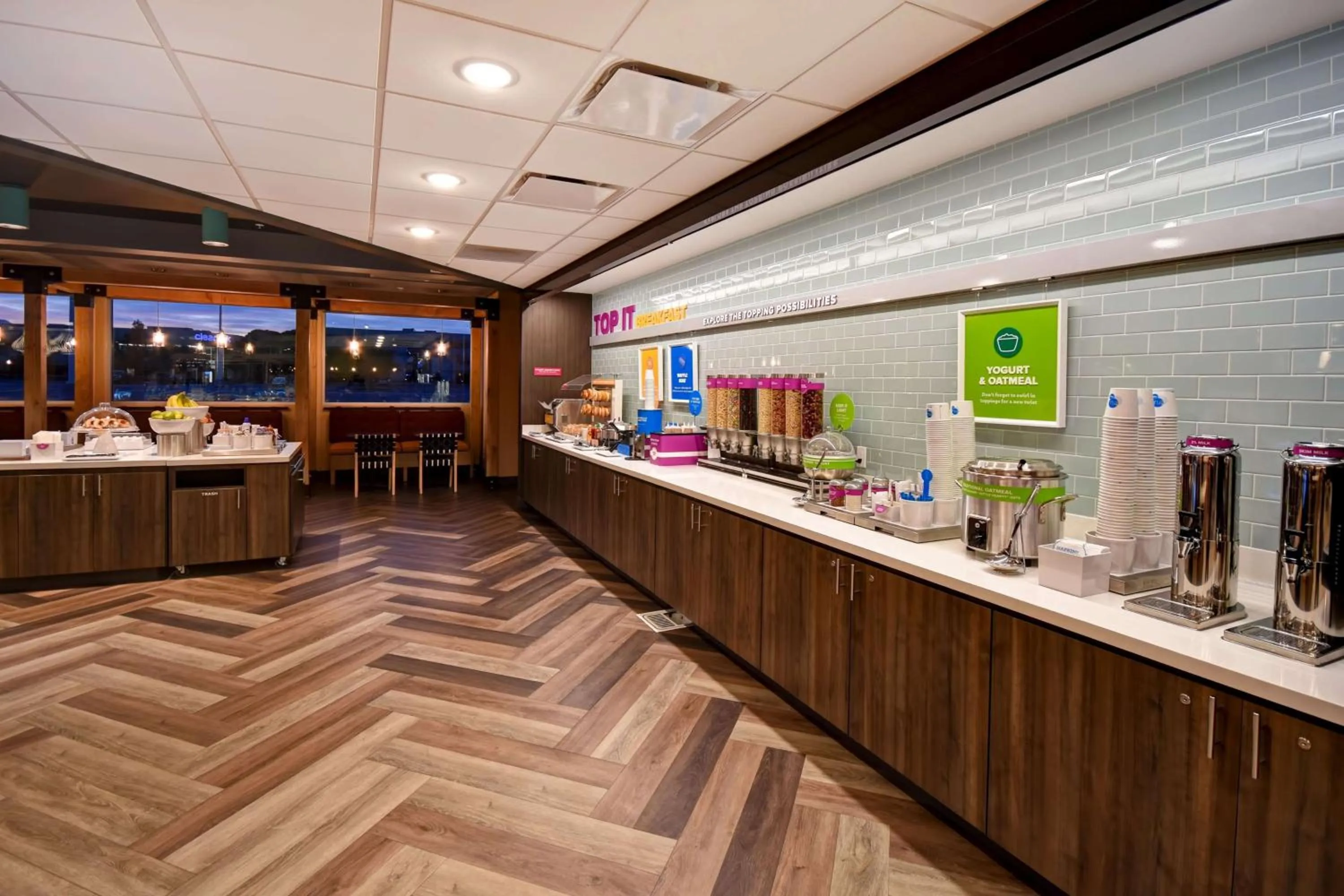 Food and drinks in Tru By Hilton Salt Lake City Airport