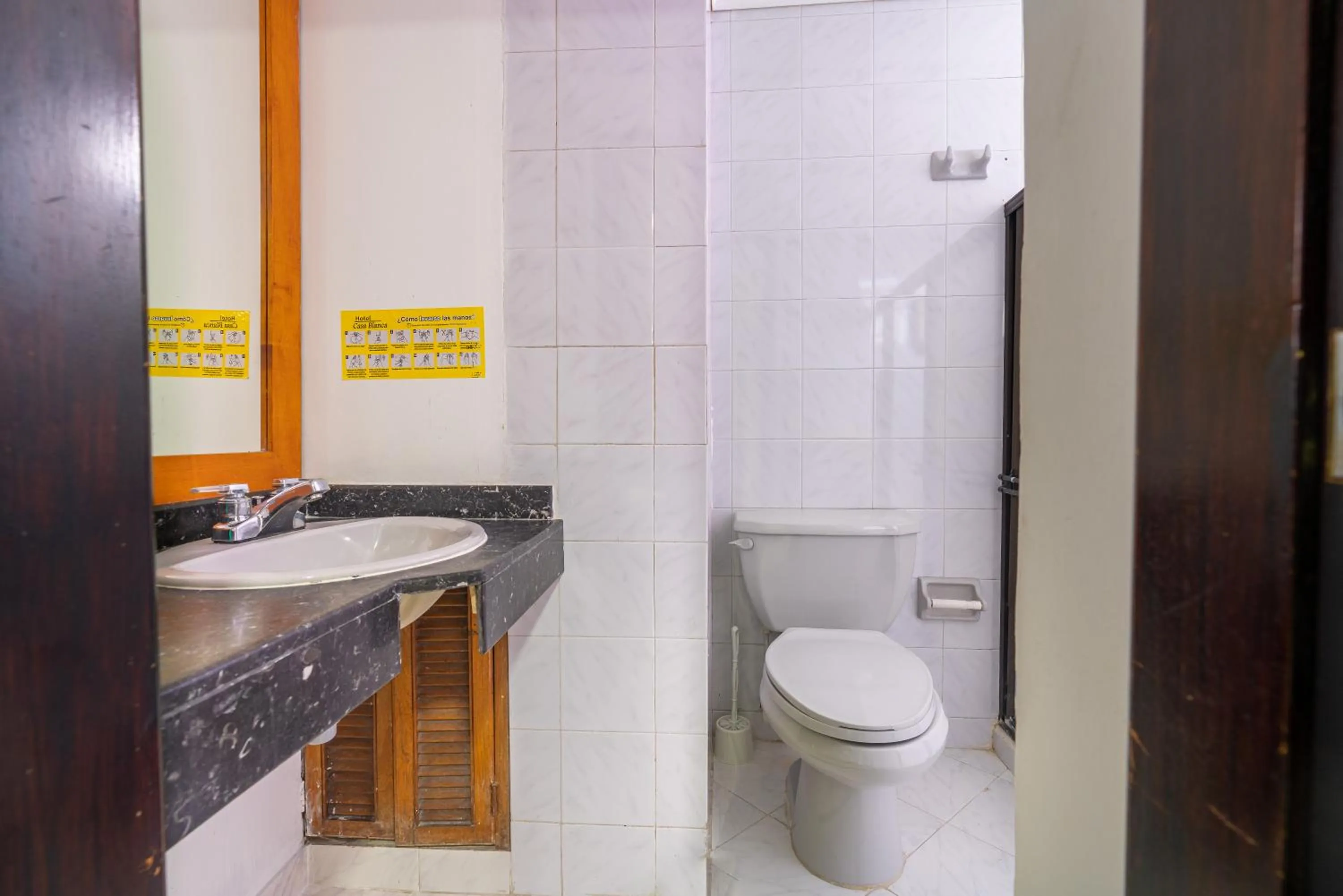 Shower in Hotel Casa Blanca Laureles