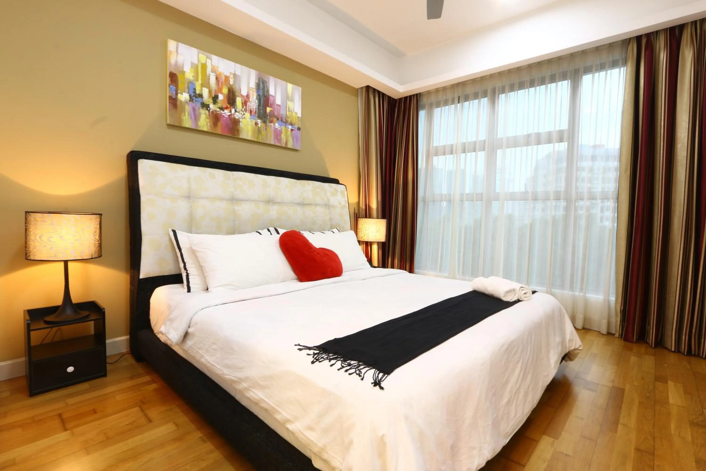 Photo of the whole room, Bed in Suasana Bukit Ceylon Residence