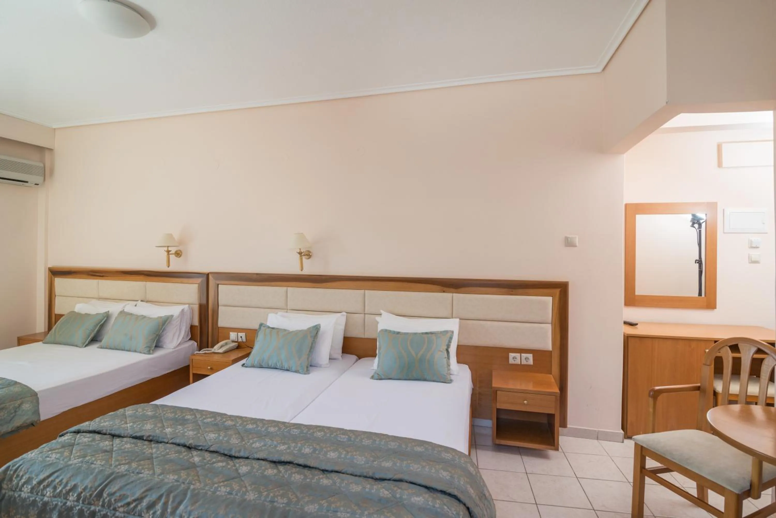 Photo of the whole room, Bed in Regina Mare Hotel