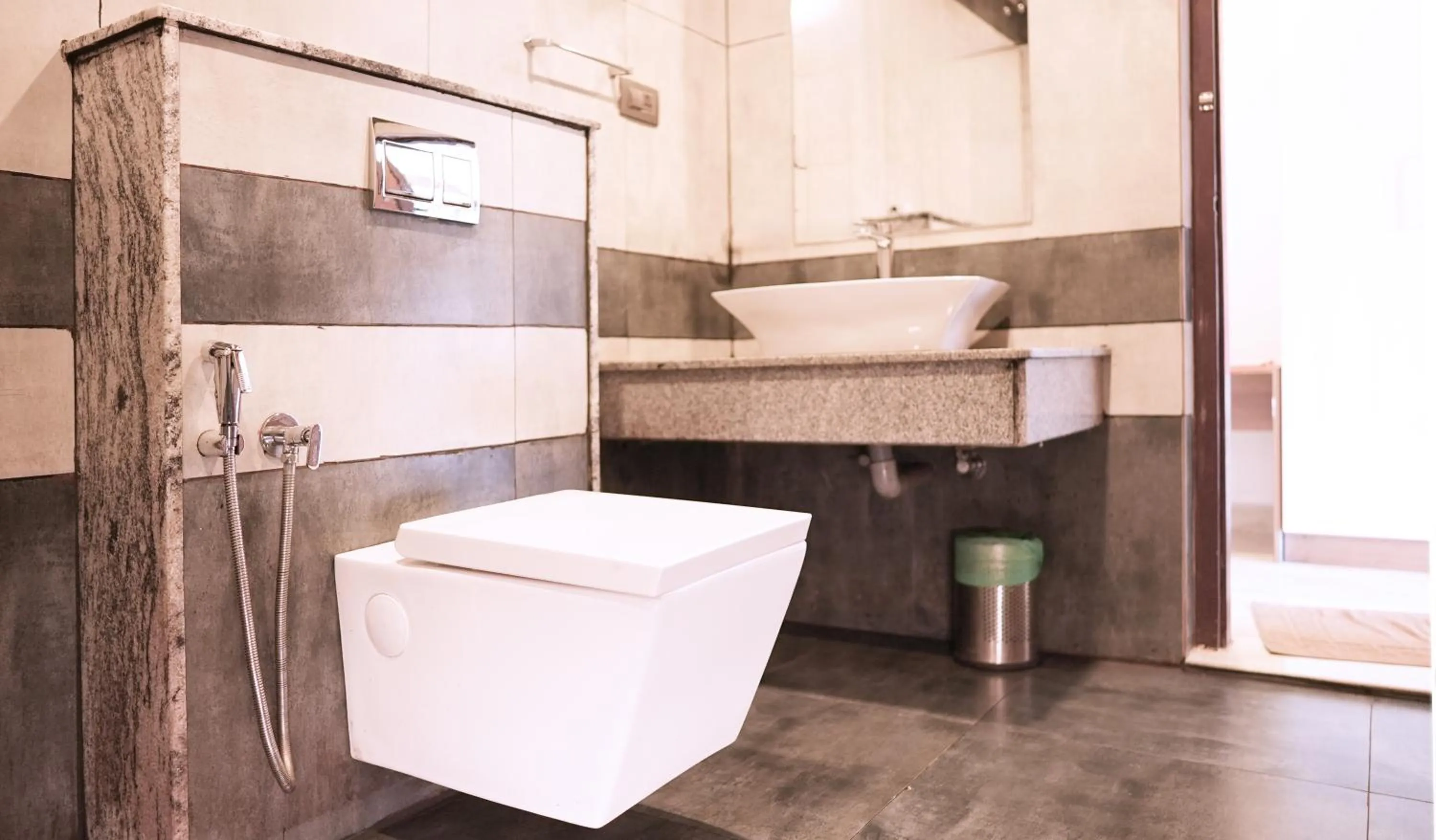 Toilet in Misty Garden Resort and SPA