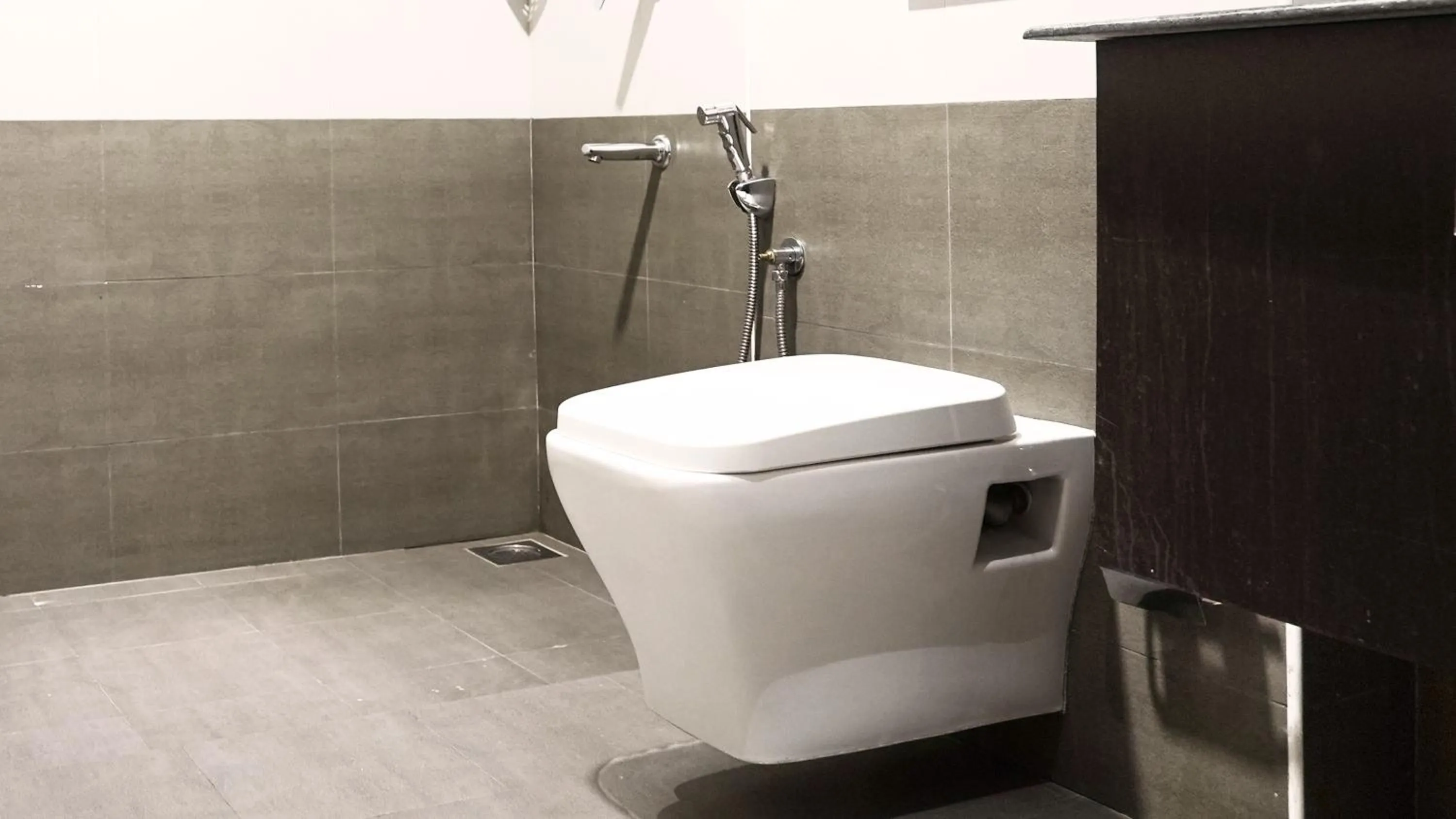 Toilet in Misty Garden Resort and SPA