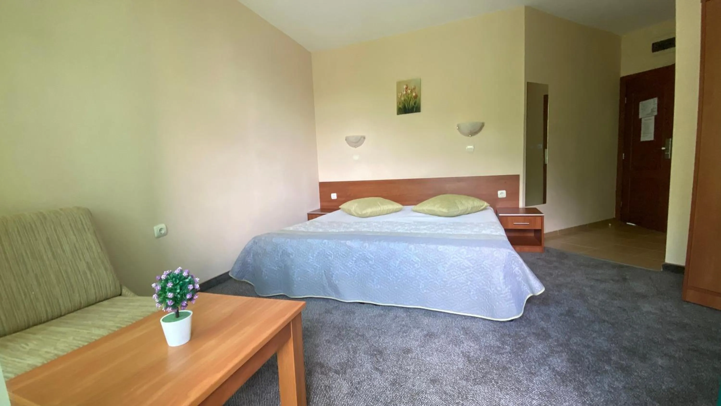 Photo of the whole room, Bed in Hotel L&B- Free parking