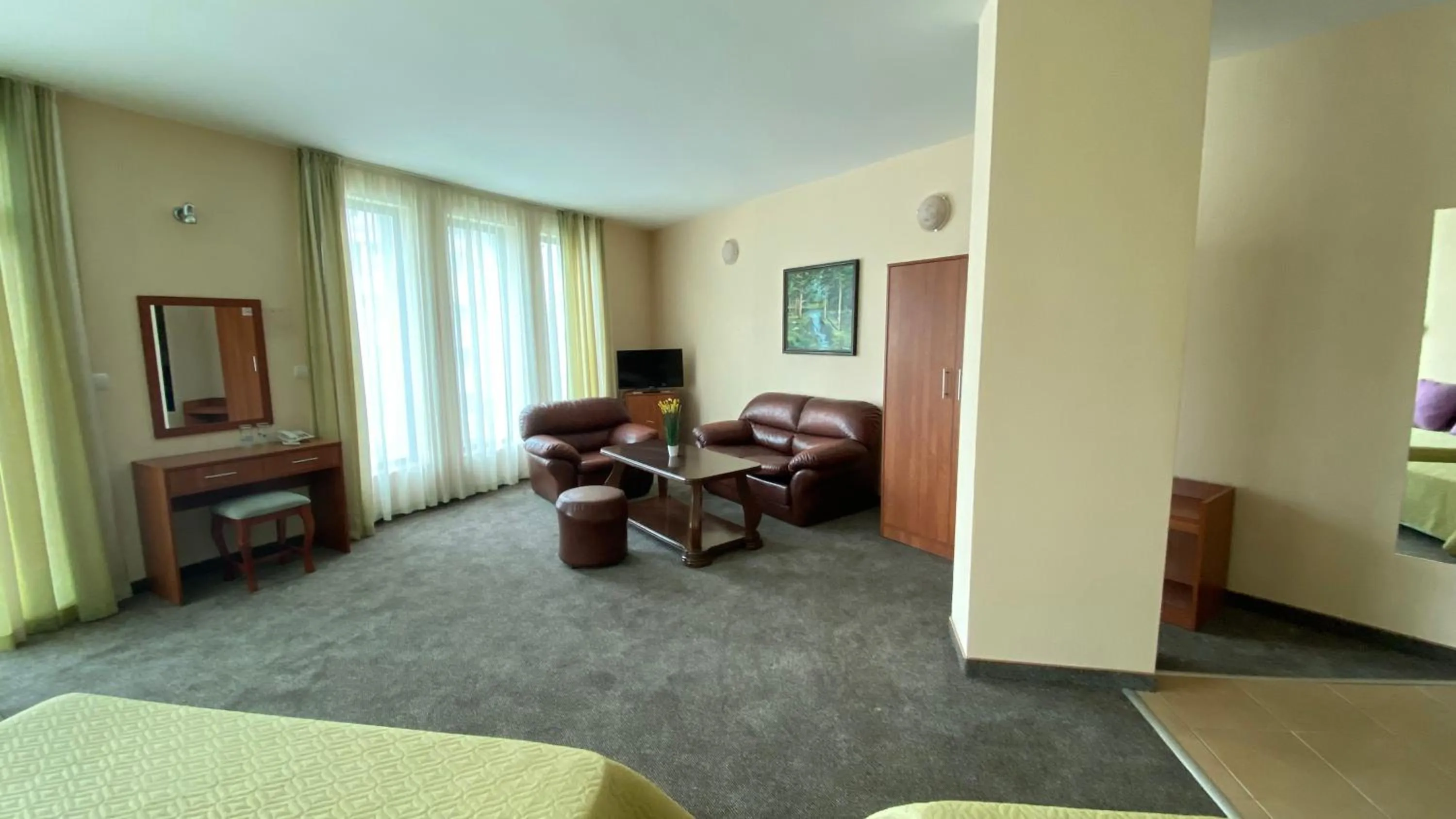 Seating area, Bed in Hotel L&B- Free parking