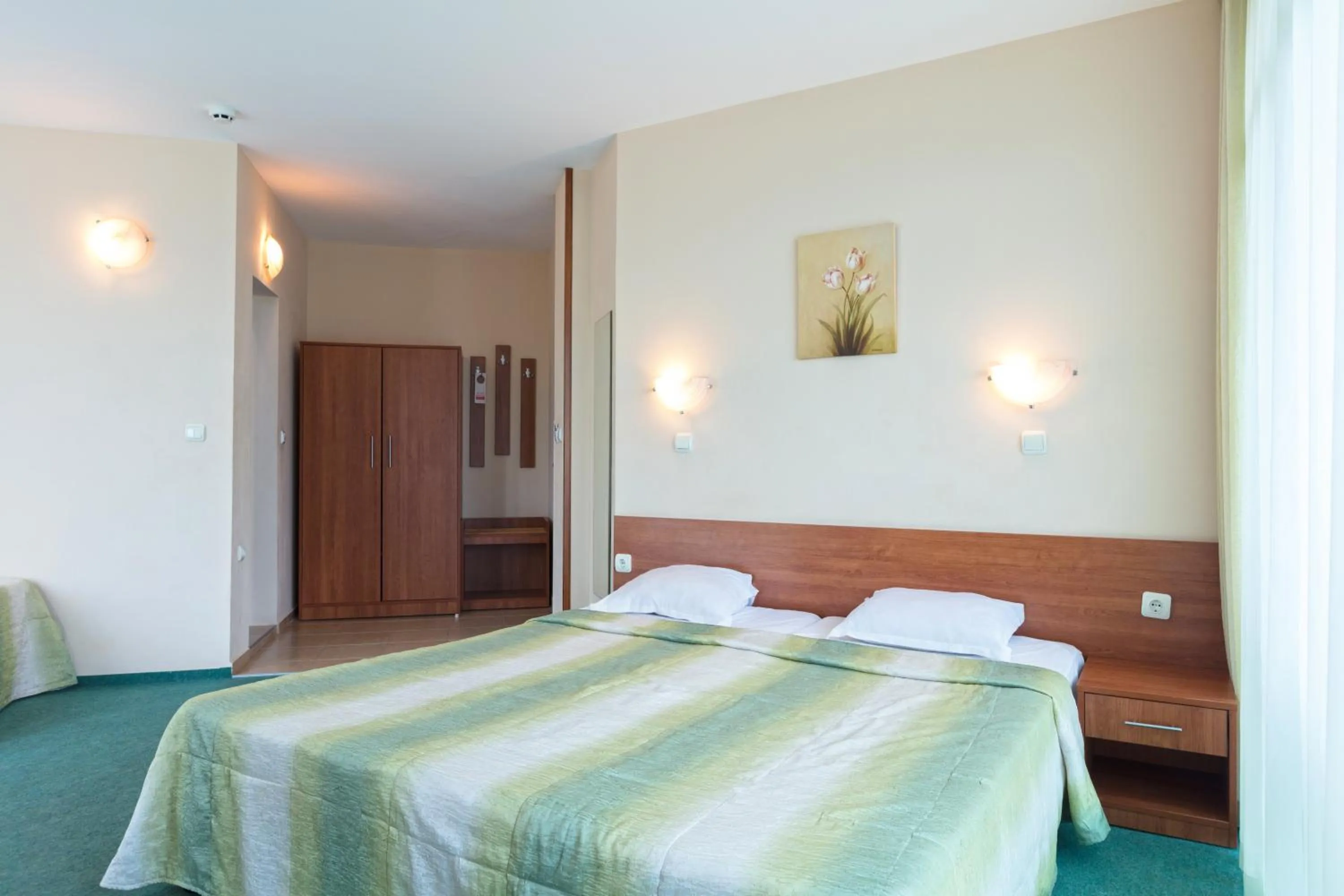 Photo of the whole room, Bed in Hotel L&B- Free parking